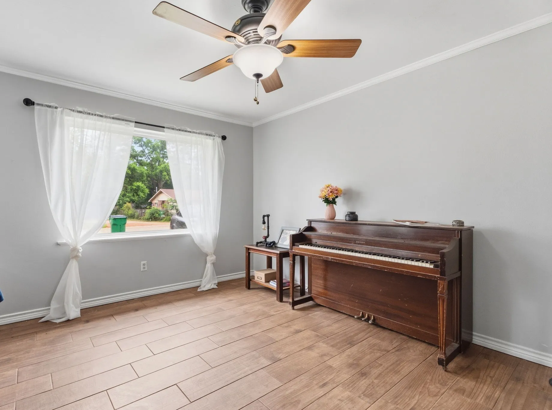 Single Family Residence For Sale in Anderson County , 107 Sequoia Drive, Palestine, Texas 75803, 3 Bedroom, 2 Bathroom, 2 Garage spaces, 2,010 Sqft, built in 1965, mls#21248913, Real Estate Agent in Palestine, Homes For Sale in Anderson county, Homes For Sale in Palestine, Realtor in Palestine Texas, Real Estate Brokerage Independent Realty Texas, Luminita Cordes Realtor