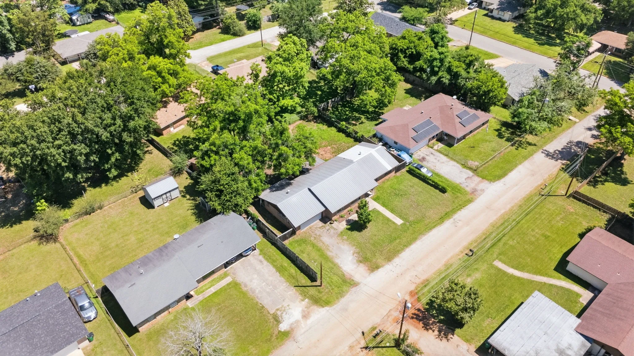 Single Family Residence For Sale in Anderson County , 107 Sequoia Drive, Palestine, Texas 75803, 3 Bedroom, 2 Bathroom, 2 Garage spaces, 2,010 Sqft, built in 1965, mls#21248913, Real Estate Agent in Palestine, Homes For Sale in Anderson county, Homes For Sale in Palestine, Realtor in Palestine Texas, Real Estate Brokerage Independent Realty Texas, Luminita Cordes Realtor