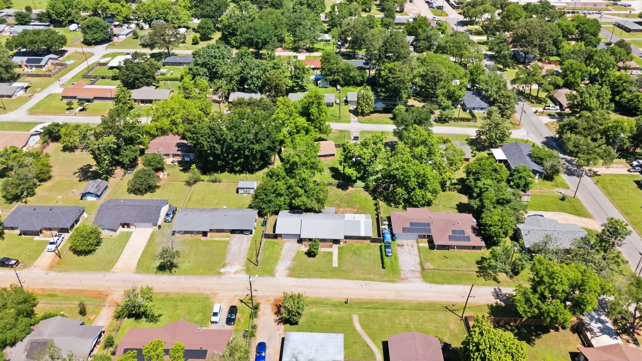 Single Family Residence For Sale in Anderson County , 107 Sequoia Drive, Palestine, Texas 75803, 3 Bedroom, 2 Bathroom, 2 Garage spaces, 2,010 Sqft, built in 1965, mls#21248913, Real Estate Agent in Palestine, Homes For Sale in Anderson county, Homes For Sale in Palestine, Realtor in Palestine Texas, Real Estate Brokerage Independent Realty Texas, Luminita Cordes Realtor