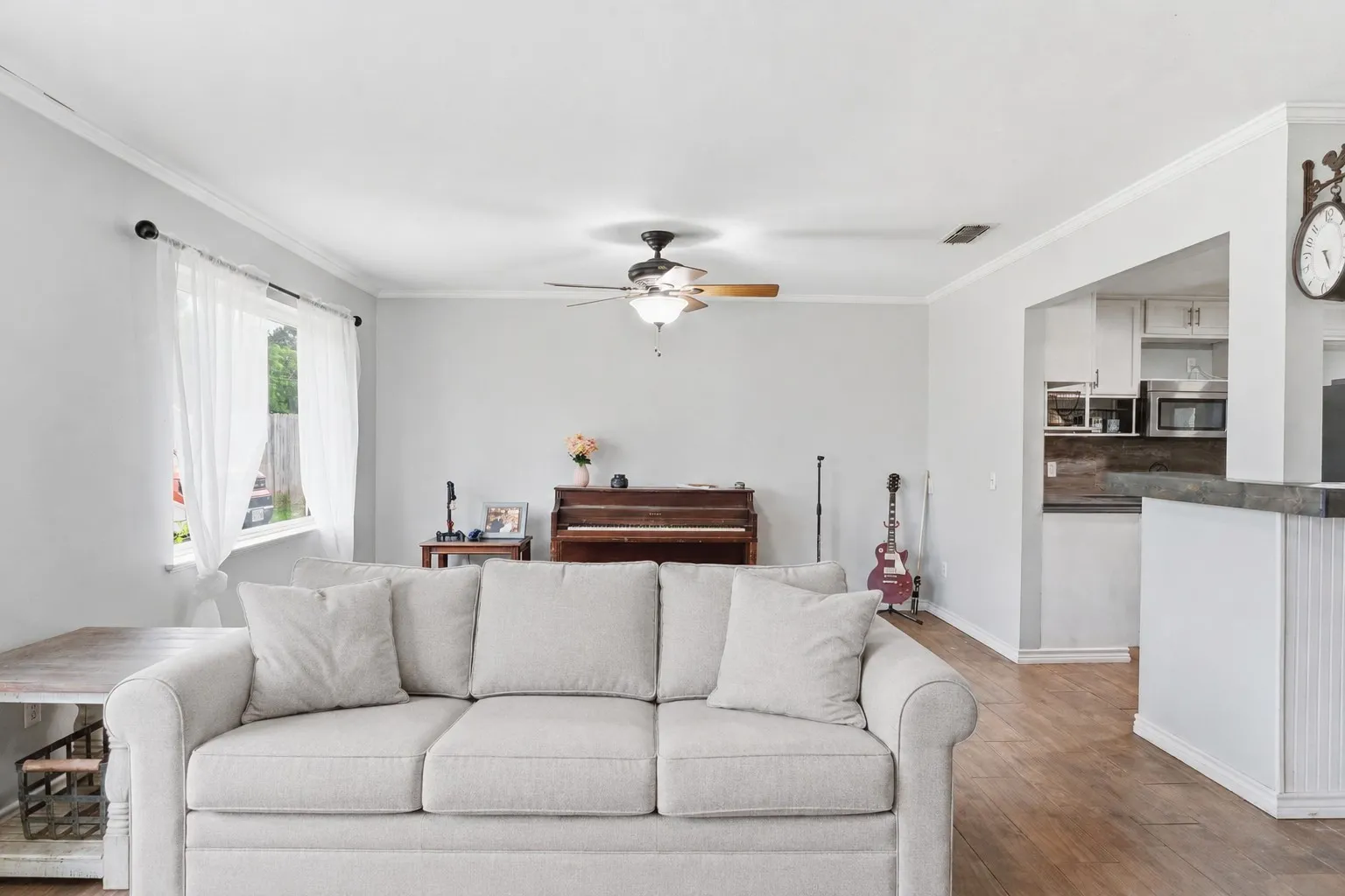 Single Family Residence For Sale in Anderson County , 107 Sequoia Drive, Palestine, Texas 75803, 3 Bedroom, 2 Bathroom, 2 Garage spaces, 2,010 Sqft, built in 1965, mls#21248913, Real Estate Agent in Palestine, Homes For Sale in Anderson county, Homes For Sale in Palestine, Realtor in Palestine Texas, Real Estate Brokerage Independent Realty Texas, Luminita Cordes Realtor
