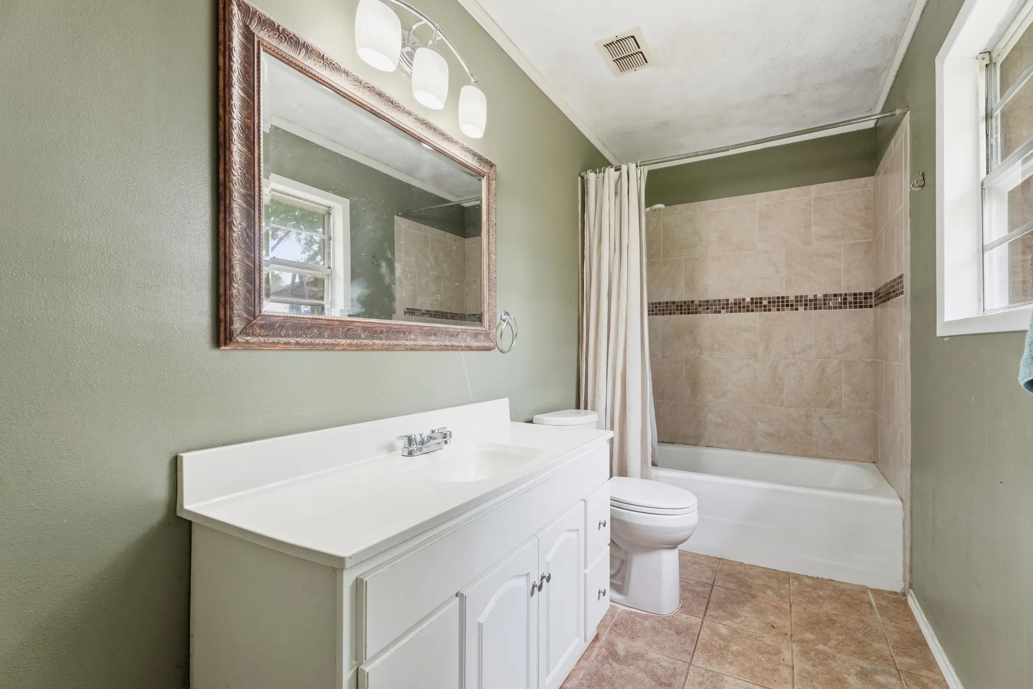 Single Family Residence For Sale in Anderson County , 107 Sequoia Drive, Palestine, Texas 75803, 3 Bedroom, 2 Bathroom, 2 Garage spaces, 2,010 Sqft, built in 1965, mls#21248913, Real Estate Agent in Palestine, Homes For Sale in Anderson county, Homes For Sale in Palestine, Realtor in Palestine Texas, Real Estate Brokerage Independent Realty Texas, Luminita Cordes Realtor