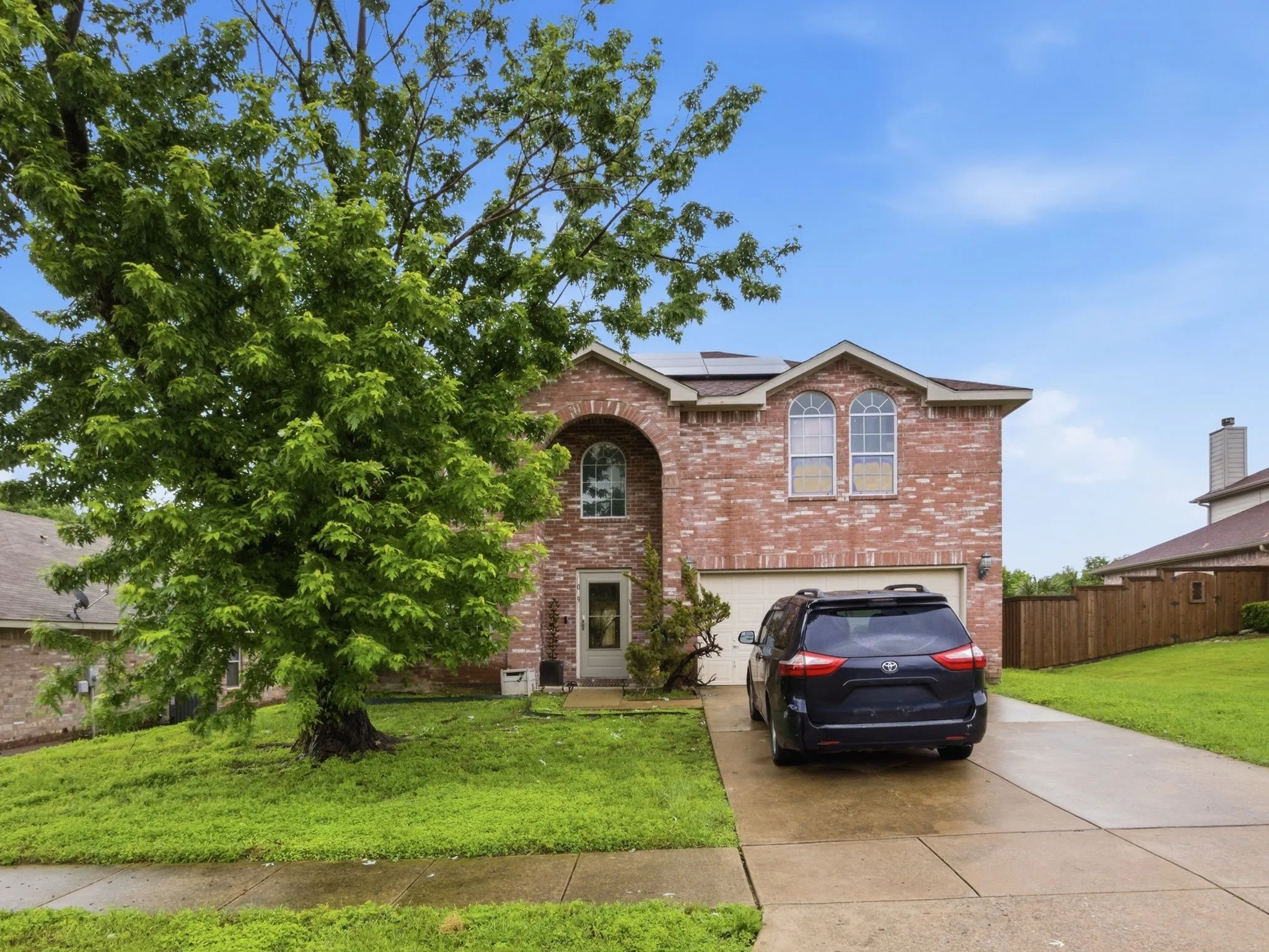 Single Family Residence For Sale in Dallas County , 1089 Cove Hollow Drive, Cedar Hill, Texas 75104, 4 Bedroom, 3 Bathroom, 1 Garage spaces, 2,800 Sqft, built in 2002, Price $379,945, mls#21248922, Real Estate Agent in Cedar Hill, Homes For Sale in Dallas county, Homes For Sale in Cedar Hill, Realtor in Cedar Hill Texas, Real Estate Brokerage Independent Realty Texas, Luminita Cordes Realtor