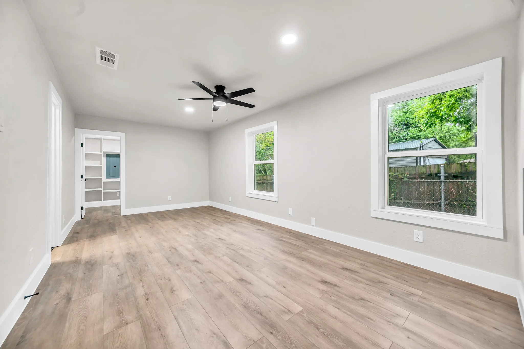 Single Family Residence For Sale in Dallas County , 831 Glen Arbor Drive, Dallas, Texas 75241, 3 Bedroom, 3 Bathroom, Garage spaces, 2,250 Sqft, built in 1956, mls#21246797, Real Estate Agent in Dallas, Homes For Sale in Dallas county, Homes For Sale in Dallas, Realtor in Dallas Texas, Real Estate Brokerage Independent Realty Texas, Luminita Cordes Realtor