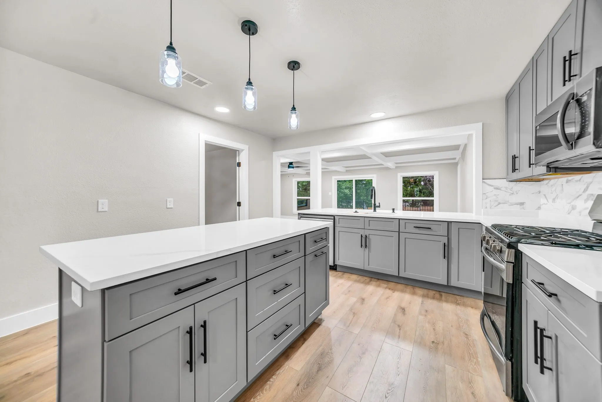 Single Family Residence For Sale in Dallas County , 831 Glen Arbor Drive, Dallas, Texas 75241, 3 Bedroom, 3 Bathroom, Garage spaces, 2,250 Sqft, built in 1956, mls#21246797, Real Estate Agent in Dallas, Homes For Sale in Dallas county, Homes For Sale in Dallas, Realtor in Dallas Texas, Real Estate Brokerage Independent Realty Texas, Luminita Cordes Realtor