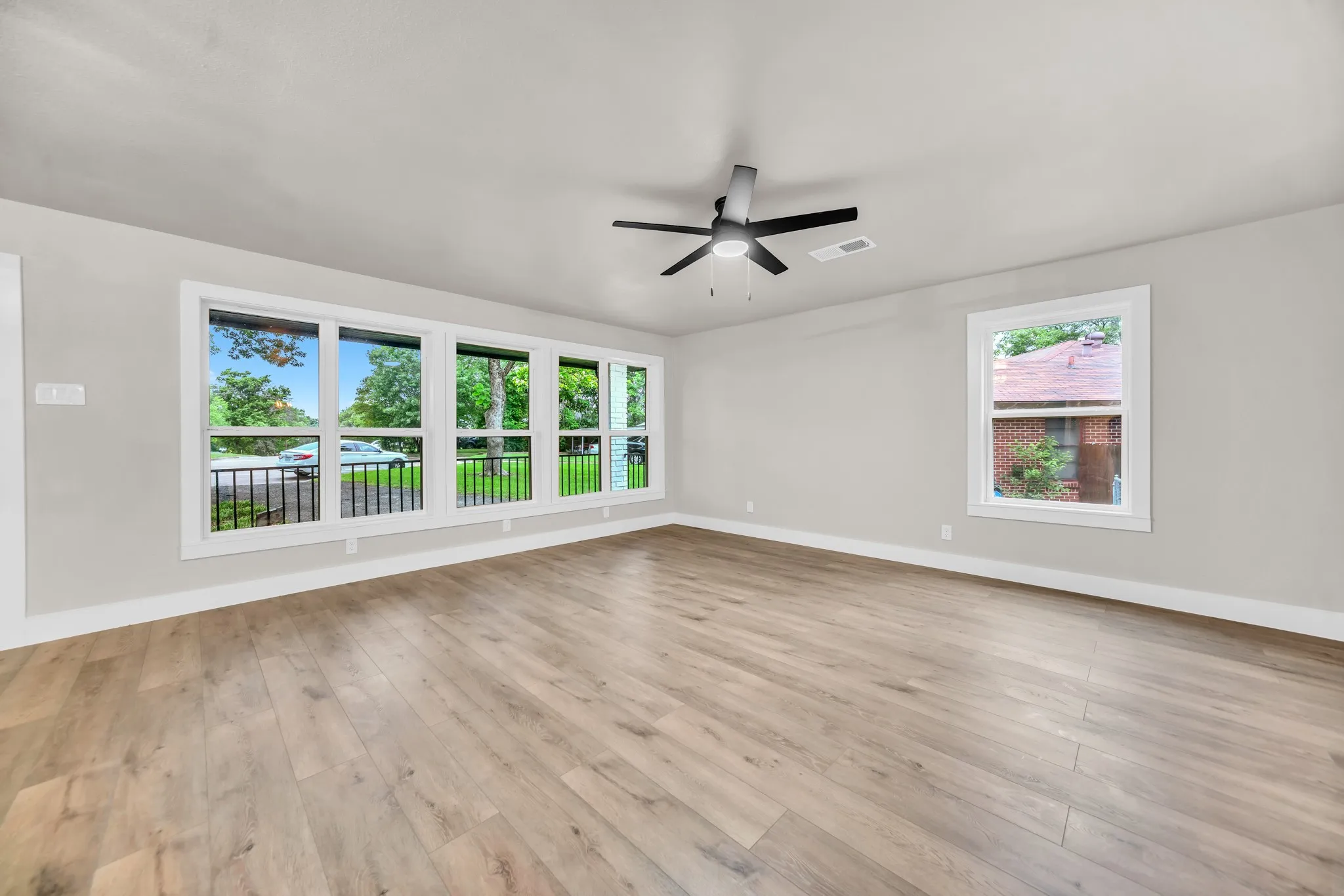 Single Family Residence For Sale in Dallas County , 831 Glen Arbor Drive, Dallas, Texas 75241, 3 Bedroom, 3 Bathroom, Garage spaces, 2,250 Sqft, built in 1956, mls#21246797, Real Estate Agent in Dallas, Homes For Sale in Dallas county, Homes For Sale in Dallas, Realtor in Dallas Texas, Real Estate Brokerage Independent Realty Texas, Luminita Cordes Realtor