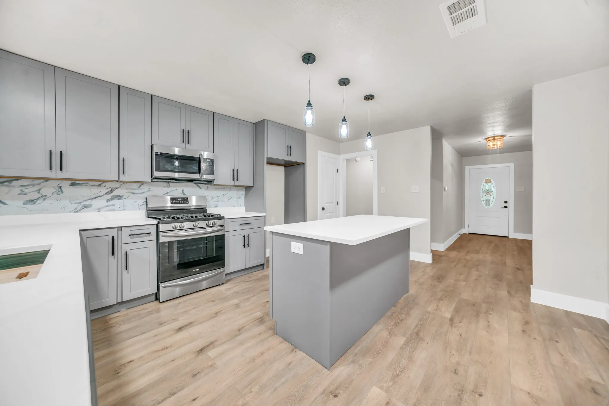 Single Family Residence For Sale in Dallas County , 831 Glen Arbor Drive, Dallas, Texas 75241, 3 Bedroom, 3 Bathroom, Garage spaces, 2,250 Sqft, built in 1956, mls#21246797, Real Estate Agent in Dallas, Homes For Sale in Dallas county, Homes For Sale in Dallas, Realtor in Dallas Texas, Real Estate Brokerage Independent Realty Texas, Luminita Cordes Realtor