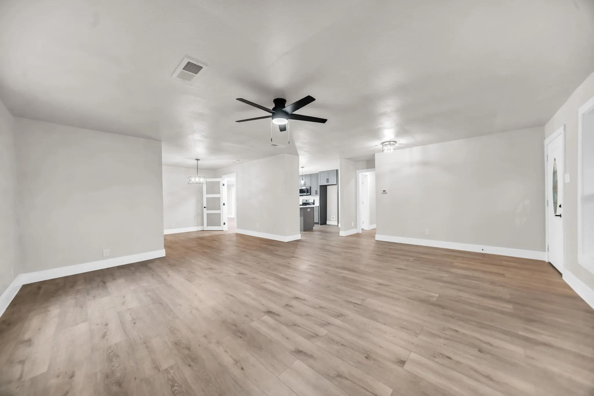 Single Family Residence For Sale in Dallas County , 831 Glen Arbor Drive, Dallas, Texas 75241, 3 Bedroom, 3 Bathroom, Garage spaces, 2,250 Sqft, built in 1956, mls#21246797, Real Estate Agent in Dallas, Homes For Sale in Dallas county, Homes For Sale in Dallas, Realtor in Dallas Texas, Real Estate Brokerage Independent Realty Texas, Luminita Cordes Realtor