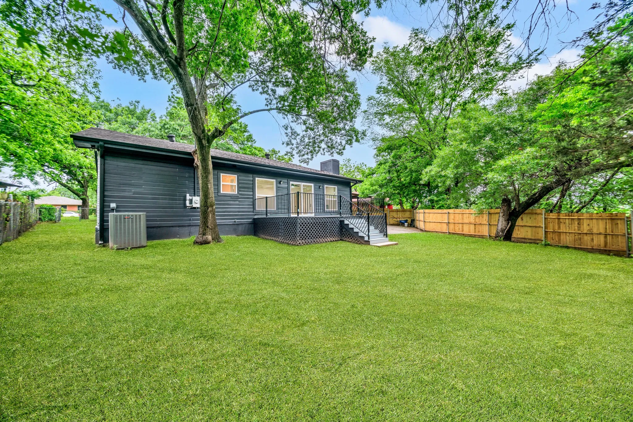 Single Family Residence For Sale in Dallas County , 831 Glen Arbor Drive, Dallas, Texas 75241, 3 Bedroom, 3 Bathroom, Garage spaces, 2,250 Sqft, built in 1956, mls#21246797, Real Estate Agent in Dallas, Homes For Sale in Dallas county, Homes For Sale in Dallas, Realtor in Dallas Texas, Real Estate Brokerage Independent Realty Texas, Luminita Cordes Realtor