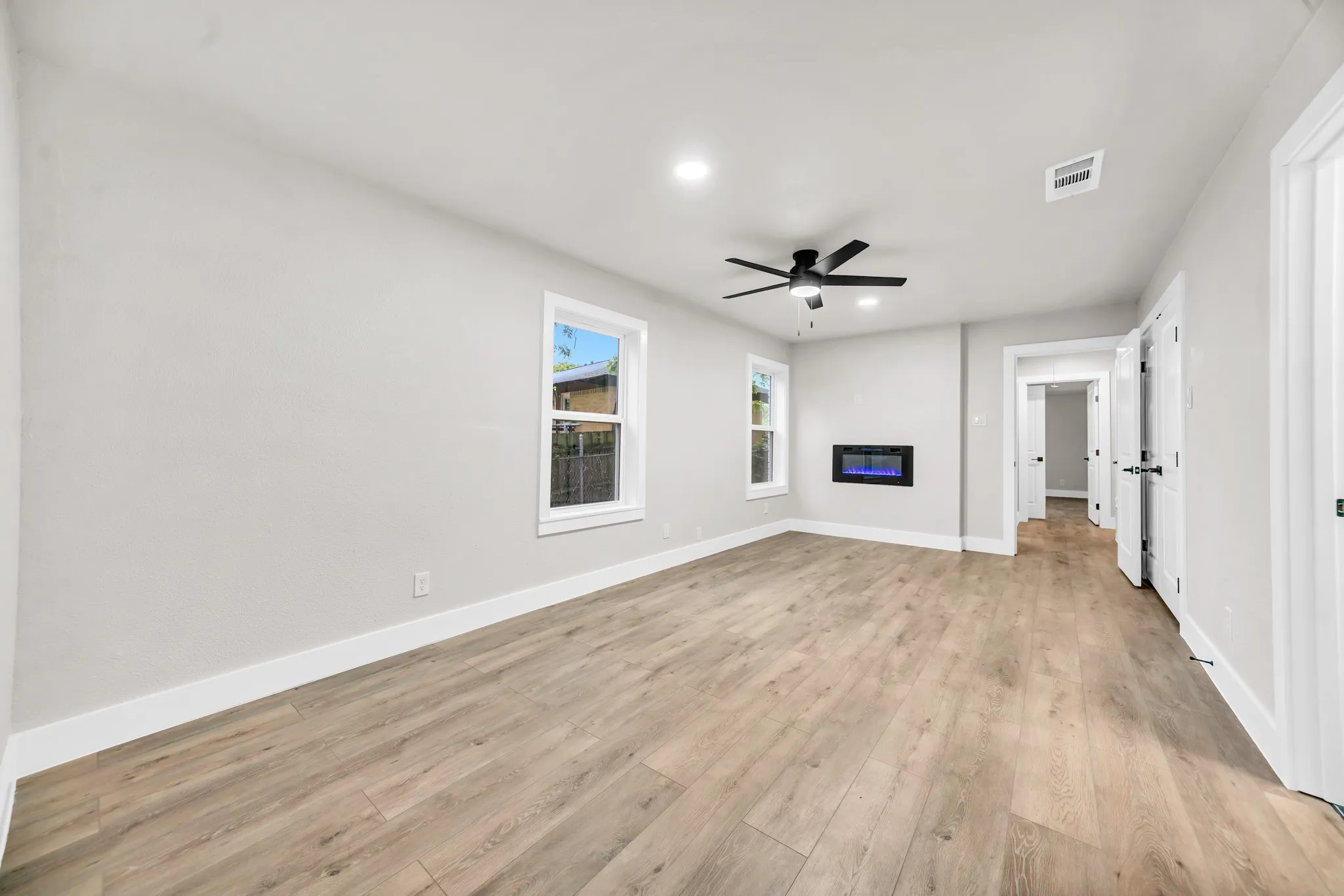 Single Family Residence For Sale in Dallas County , 831 Glen Arbor Drive, Dallas, Texas 75241, 3 Bedroom, 3 Bathroom, Garage spaces, 2,250 Sqft, built in 1956, mls#21246797, Real Estate Agent in Dallas, Homes For Sale in Dallas county, Homes For Sale in Dallas, Realtor in Dallas Texas, Real Estate Brokerage Independent Realty Texas, Luminita Cordes Realtor