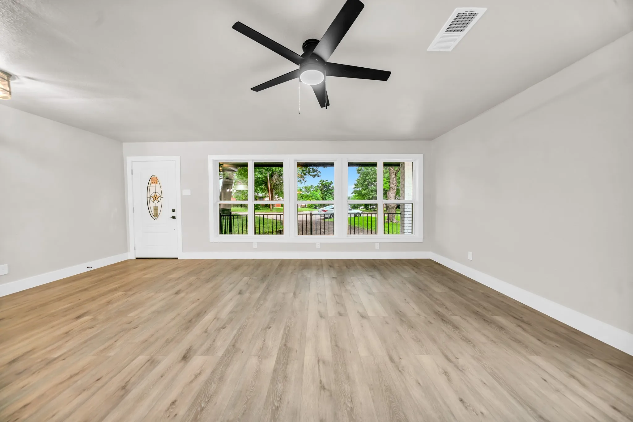 Single Family Residence For Sale in Dallas County , 831 Glen Arbor Drive, Dallas, Texas 75241, 3 Bedroom, 3 Bathroom, Garage spaces, 2,250 Sqft, built in 1956, mls#21246797, Real Estate Agent in Dallas, Homes For Sale in Dallas county, Homes For Sale in Dallas, Realtor in Dallas Texas, Real Estate Brokerage Independent Realty Texas, Luminita Cordes Realtor