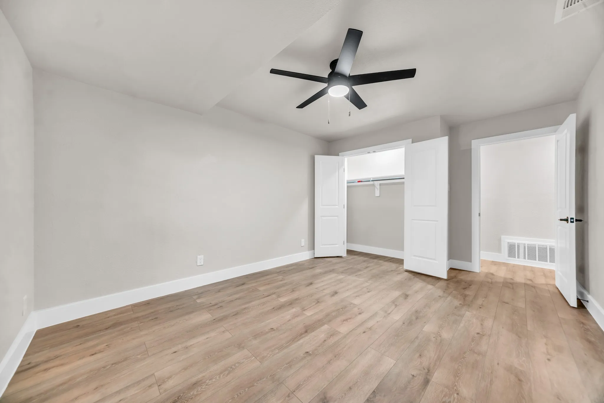 Single Family Residence For Sale in Dallas County , 831 Glen Arbor Drive, Dallas, Texas 75241, 3 Bedroom, 3 Bathroom, Garage spaces, 2,250 Sqft, built in 1956, mls#21246797, Real Estate Agent in Dallas, Homes For Sale in Dallas county, Homes For Sale in Dallas, Realtor in Dallas Texas, Real Estate Brokerage Independent Realty Texas, Luminita Cordes Realtor