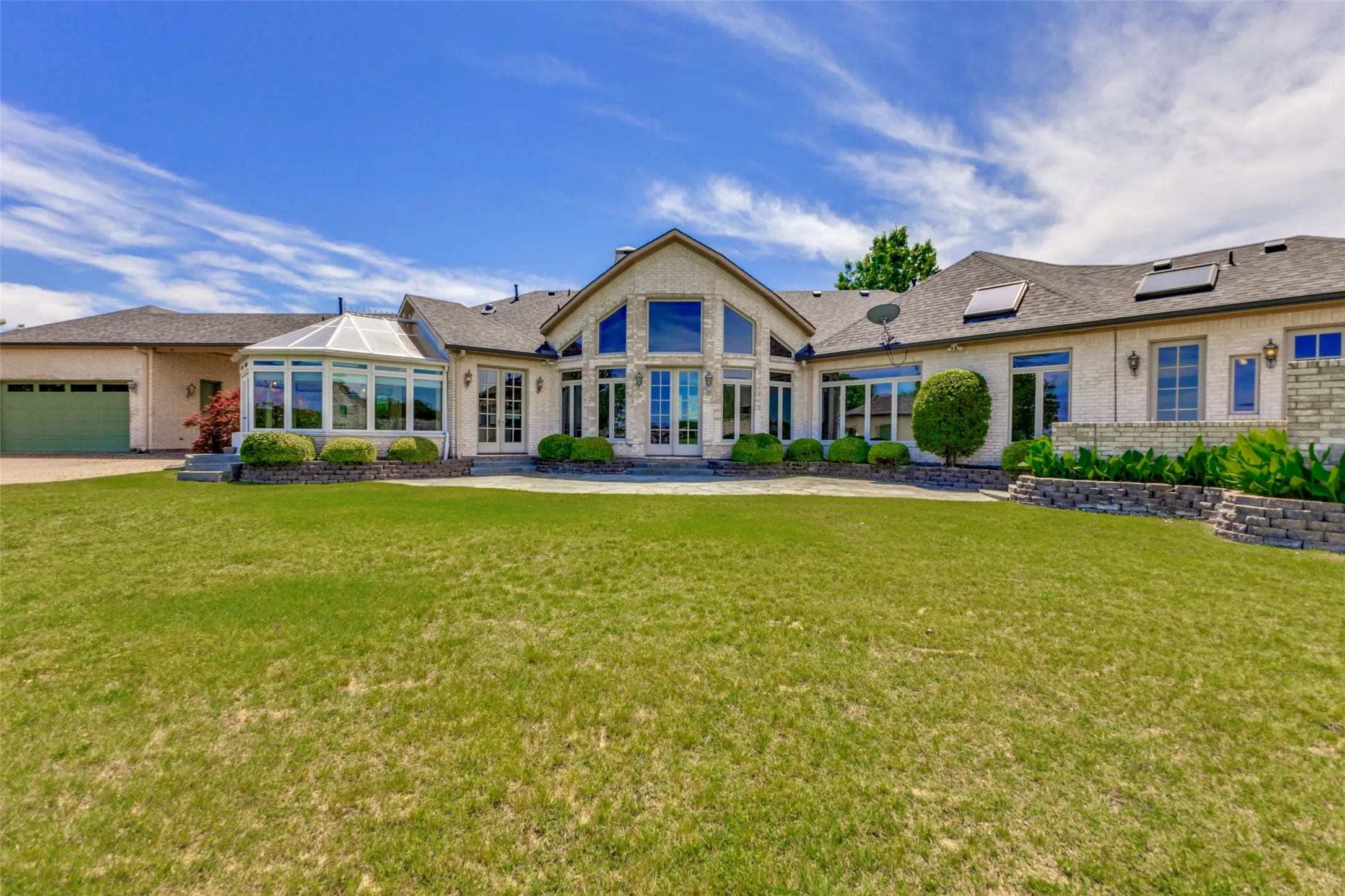 Single Family Residence For Sale in Rockwall County , 505 Loma Vista, Heath, Texas 75032, 4 Bedroom, 3 Bathroom, 3 Garage spaces, 4,025 Sqft, built in 1999, mls#21226951, Real Estate Agent in Heath, Homes For Sale in Rockwall county, Homes For Sale in Heath, Realtor in Heath Texas, Real Estate Brokerage Independent Realty Texas, Luminita Cordes Realtor