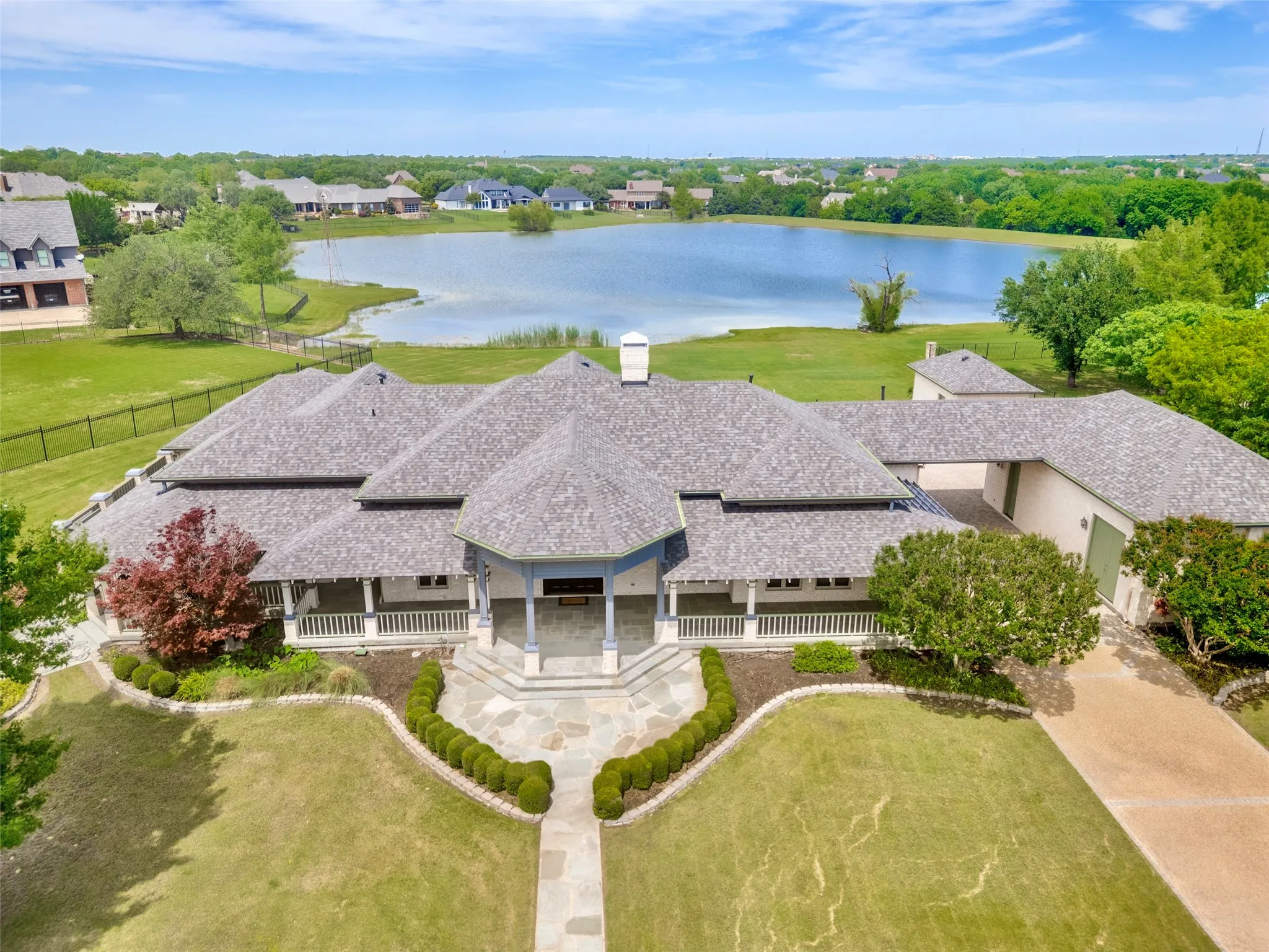 Single Family Residence For Sale in Rockwall County , 505 Loma Vista, Heath, Texas 75032, 4 Bedroom, 3 Bathroom, 3 Garage spaces, 4,025 Sqft, built in 1999, mls#21226951, Real Estate Agent in Heath, Homes For Sale in Rockwall county, Homes For Sale in Heath, Realtor in Heath Texas, Real Estate Brokerage Independent Realty Texas, Luminita Cordes Realtor