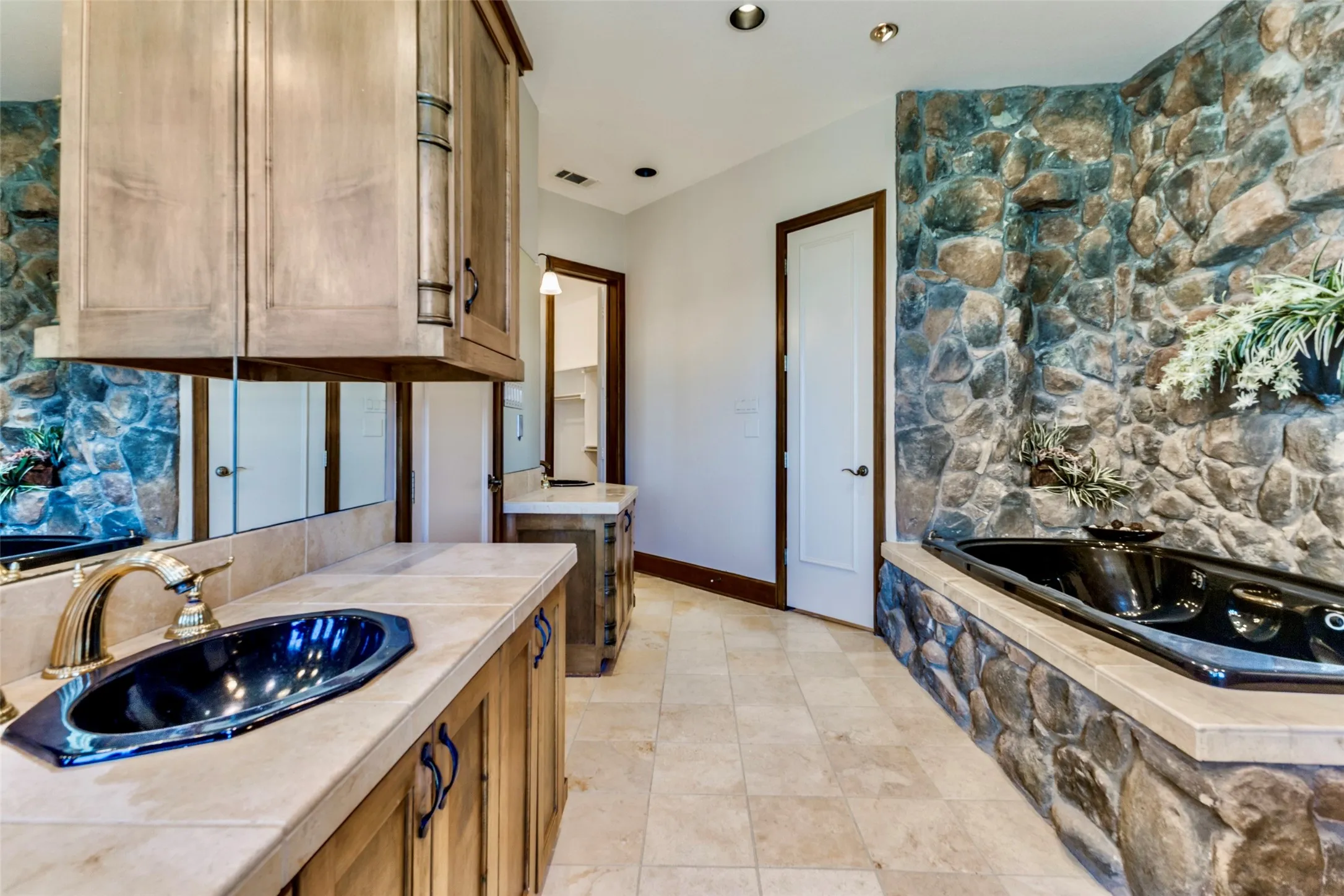 Single Family Residence For Sale in Rockwall County , 505 Loma Vista, Heath, Texas 75032, 4 Bedroom, 3 Bathroom, 3 Garage spaces, 4,025 Sqft, built in 1999, mls#21226951, Real Estate Agent in Heath, Homes For Sale in Rockwall county, Homes For Sale in Heath, Realtor in Heath Texas, Real Estate Brokerage Independent Realty Texas, Luminita Cordes Realtor