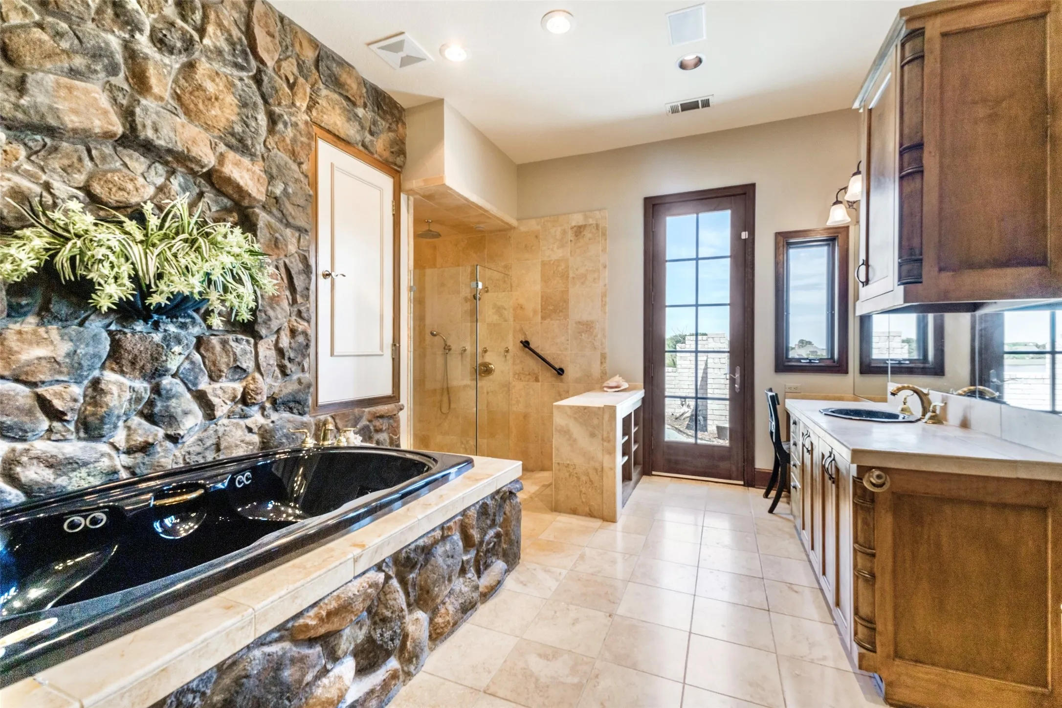 Single Family Residence For Sale in Rockwall County , 505 Loma Vista, Heath, Texas 75032, 4 Bedroom, 3 Bathroom, 3 Garage spaces, 4,025 Sqft, built in 1999, mls#21226951, Real Estate Agent in Heath, Homes For Sale in Rockwall county, Homes For Sale in Heath, Realtor in Heath Texas, Real Estate Brokerage Independent Realty Texas, Luminita Cordes Realtor