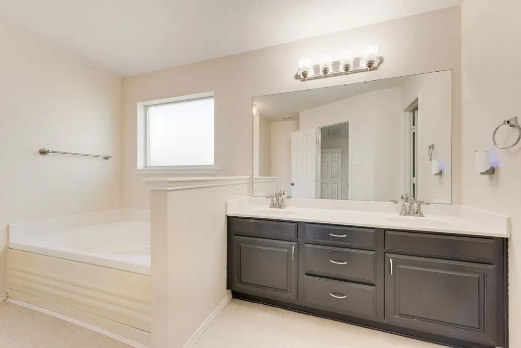 Single Family Residence For Sale in Tarrant County , 9320 Rhea Court, White Settlement, Texas 76108, 3 Bedroom, 2 Bathroom, 2 Garage spaces, 1,790 Sqft, built in 2003, Preowned, mls#21241437, Real Estate Agent in White Settlement, Homes For Sale in Tarrant county, Homes For Sale in White Settlement, Realtor in White Settlement Texas, Real Estate Brokerage Independent Realty Texas, Luminita Cordes Realtor