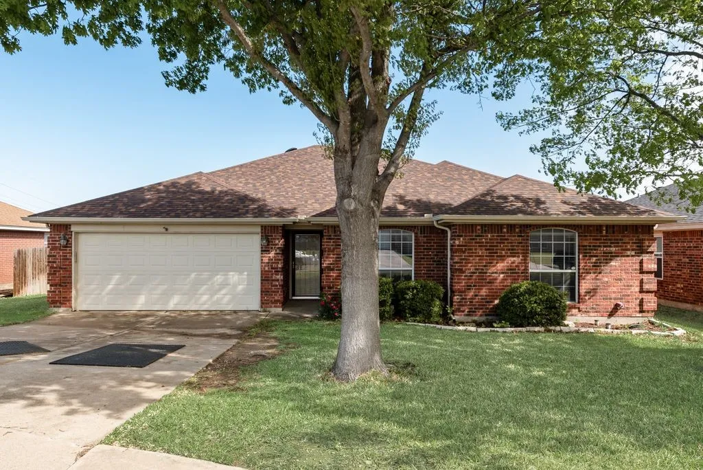 Single Family Residence For Sale in Tarrant County , 9320 Rhea Court, White Settlement, Texas 76108, 3 Bedroom, 2 Bathroom, 2 Garage spaces, 1,790 Sqft, built in 2003, Preowned, mls#21241437, Real Estate Agent in White Settlement, Homes For Sale in Tarrant county, Homes For Sale in White Settlement, Realtor in White Settlement Texas, Real Estate Brokerage Independent Realty Texas, Luminita Cordes Realtor
