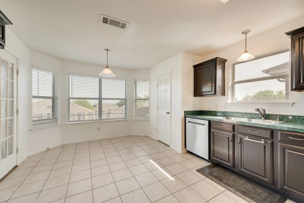 Single Family Residence For Sale in Tarrant County , 9320 Rhea Court, White Settlement, Texas 76108, 3 Bedroom, 2 Bathroom, 2 Garage spaces, 1,790 Sqft, built in 2003, Preowned, mls#21241437, Real Estate Agent in White Settlement, Homes For Sale in Tarrant county, Homes For Sale in White Settlement, Realtor in White Settlement Texas, Real Estate Brokerage Independent Realty Texas, Luminita Cordes Realtor