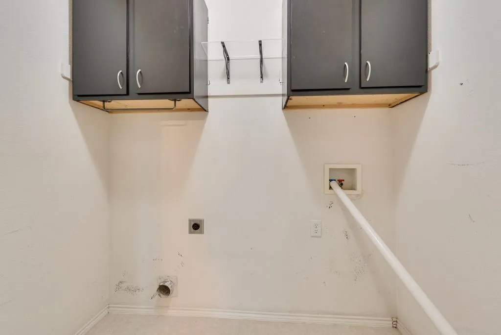 Single Family Residence For Sale in Tarrant County , 9320 Rhea Court, White Settlement, Texas 76108, 3 Bedroom, 2 Bathroom, 2 Garage spaces, 1,790 Sqft, built in 2003, Preowned, mls#21241437, Real Estate Agent in White Settlement, Homes For Sale in Tarrant county, Homes For Sale in White Settlement, Realtor in White Settlement Texas, Real Estate Brokerage Independent Realty Texas, Luminita Cordes Realtor
