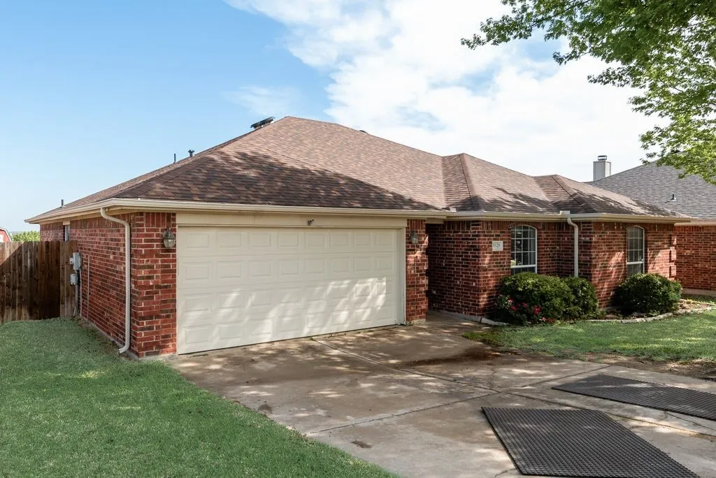 Single Family Residence For Sale in Tarrant County , 9320 Rhea Court, White Settlement, Texas 76108, 3 Bedroom, 2 Bathroom, 2 Garage spaces, 1,790 Sqft, built in 2003, Preowned, mls#21241437, Real Estate Agent in White Settlement, Homes For Sale in Tarrant county, Homes For Sale in White Settlement, Realtor in White Settlement Texas, Real Estate Brokerage Independent Realty Texas, Luminita Cordes Realtor