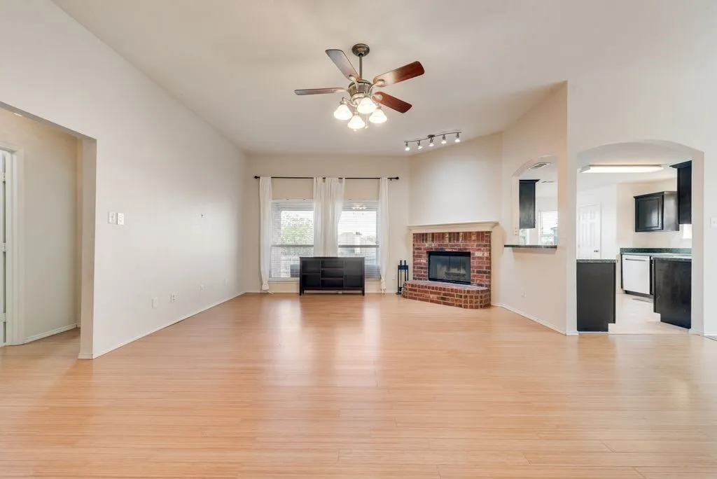 Single Family Residence For Sale in Tarrant County , 9320 Rhea Court, White Settlement, Texas 76108, 3 Bedroom, 2 Bathroom, 2 Garage spaces, 1,790 Sqft, built in 2003, Preowned, mls#21241437, Real Estate Agent in White Settlement, Homes For Sale in Tarrant county, Homes For Sale in White Settlement, Realtor in White Settlement Texas, Real Estate Brokerage Independent Realty Texas, Luminita Cordes Realtor