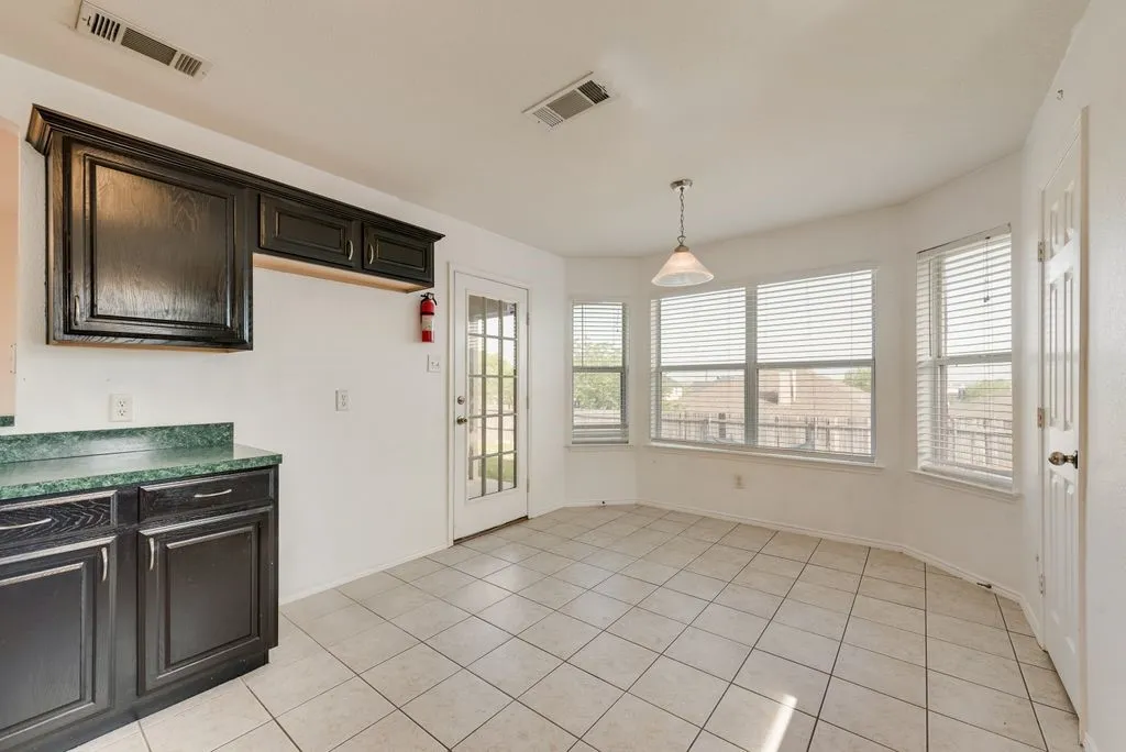 Single Family Residence For Sale in Tarrant County , 9320 Rhea Court, White Settlement, Texas 76108, 3 Bedroom, 2 Bathroom, 2 Garage spaces, 1,790 Sqft, built in 2003, Preowned, mls#21241437, Real Estate Agent in White Settlement, Homes For Sale in Tarrant county, Homes For Sale in White Settlement, Realtor in White Settlement Texas, Real Estate Brokerage Independent Realty Texas, Luminita Cordes Realtor