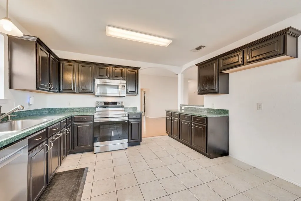 Single Family Residence For Sale in Tarrant County , 9320 Rhea Court, White Settlement, Texas 76108, 3 Bedroom, 2 Bathroom, 2 Garage spaces, 1,790 Sqft, built in 2003, Preowned, mls#21241437, Real Estate Agent in White Settlement, Homes For Sale in Tarrant county, Homes For Sale in White Settlement, Realtor in White Settlement Texas, Real Estate Brokerage Independent Realty Texas, Luminita Cordes Realtor