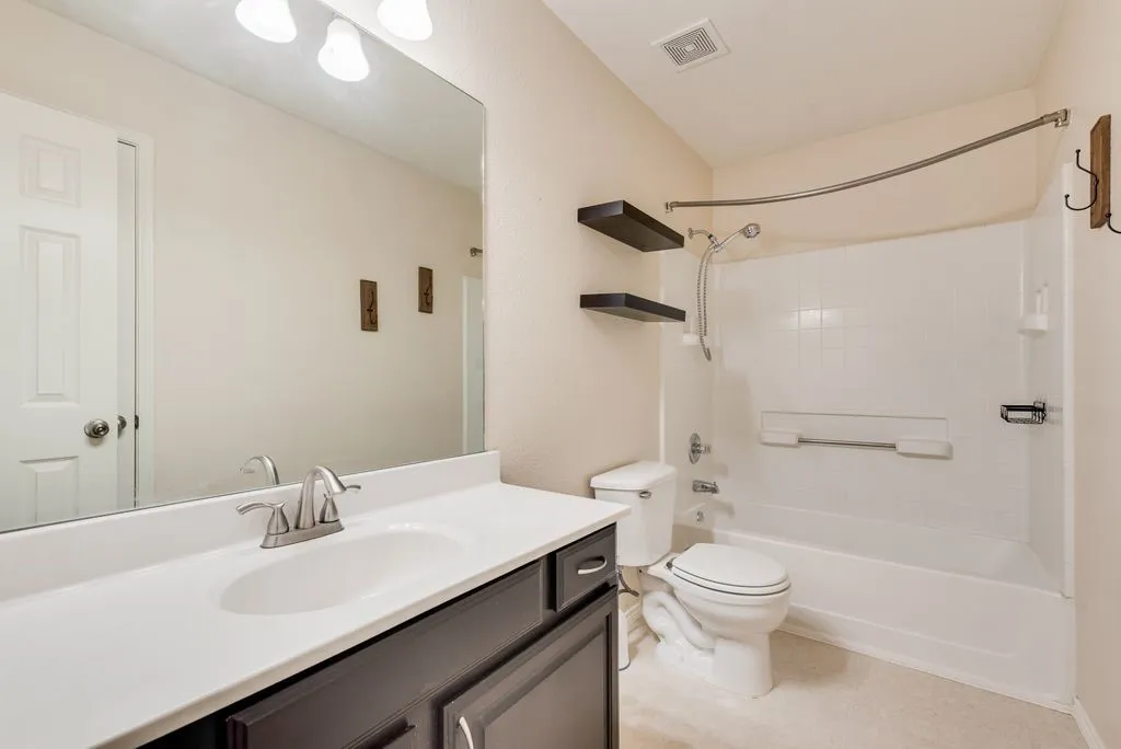 Single Family Residence For Sale in Tarrant County , 9320 Rhea Court, White Settlement, Texas 76108, 3 Bedroom, 2 Bathroom, 2 Garage spaces, 1,790 Sqft, built in 2003, Preowned, mls#21241437, Real Estate Agent in White Settlement, Homes For Sale in Tarrant county, Homes For Sale in White Settlement, Realtor in White Settlement Texas, Real Estate Brokerage Independent Realty Texas, Luminita Cordes Realtor