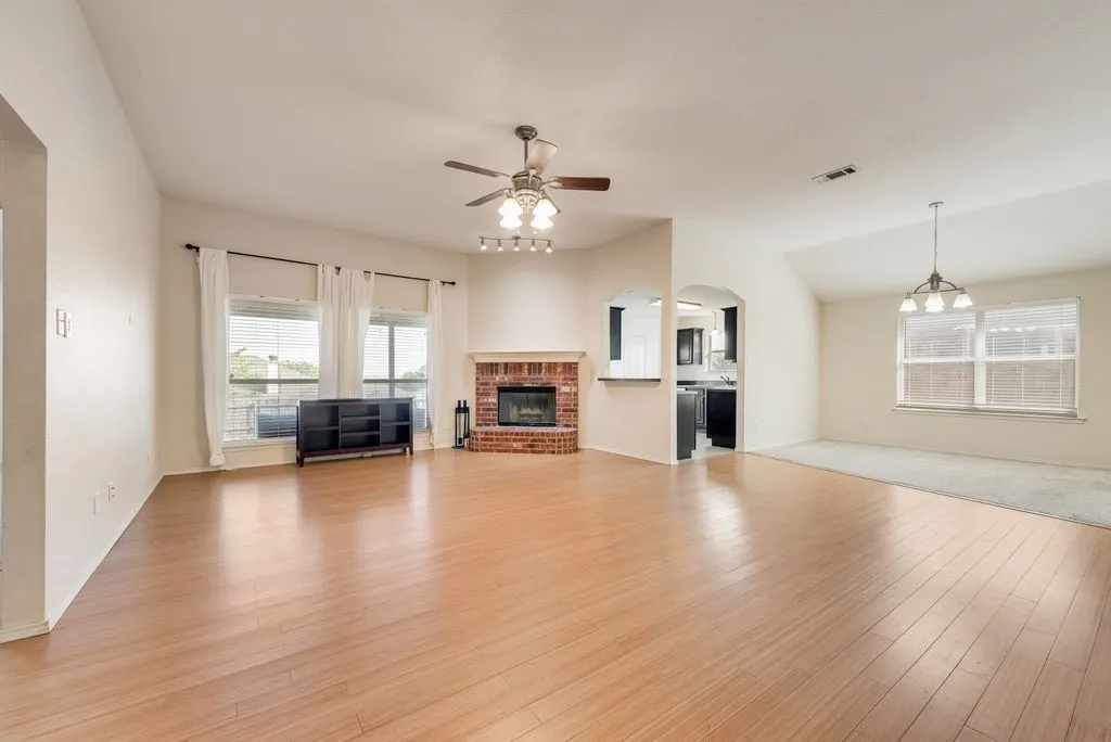 Single Family Residence For Sale in Tarrant County , 9320 Rhea Court, White Settlement, Texas 76108, 3 Bedroom, 2 Bathroom, 2 Garage spaces, 1,790 Sqft, built in 2003, Preowned, mls#21241437, Real Estate Agent in White Settlement, Homes For Sale in Tarrant county, Homes For Sale in White Settlement, Realtor in White Settlement Texas, Real Estate Brokerage Independent Realty Texas, Luminita Cordes Realtor