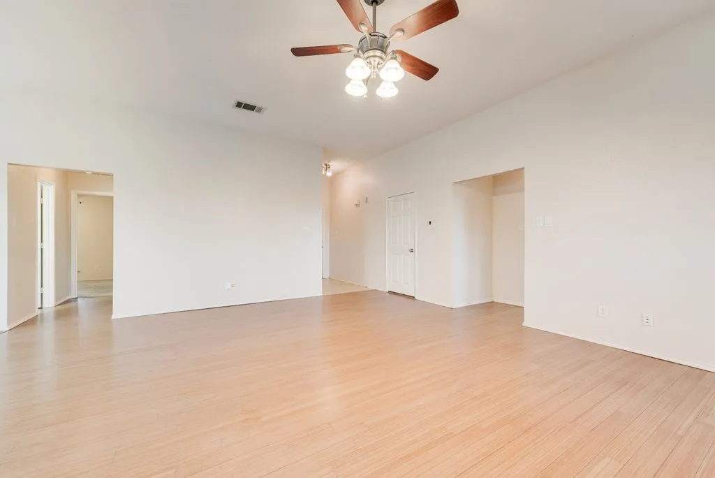 Single Family Residence For Sale in Tarrant County , 9320 Rhea Court, White Settlement, Texas 76108, 3 Bedroom, 2 Bathroom, 2 Garage spaces, 1,790 Sqft, built in 2003, Preowned, mls#21241437, Real Estate Agent in White Settlement, Homes For Sale in Tarrant county, Homes For Sale in White Settlement, Realtor in White Settlement Texas, Real Estate Brokerage Independent Realty Texas, Luminita Cordes Realtor