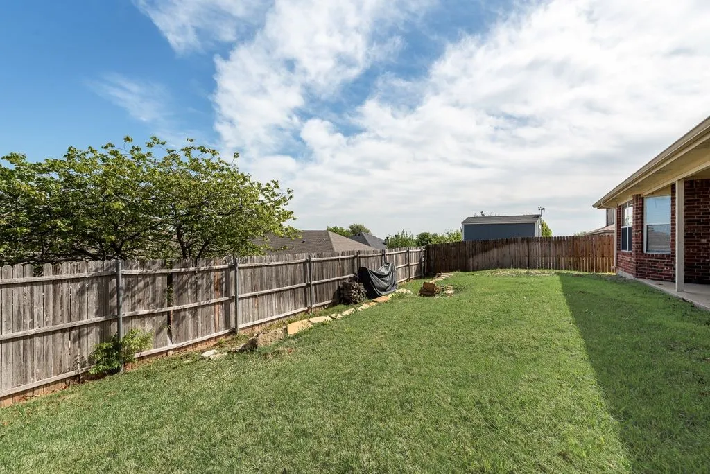 Single Family Residence For Sale in Tarrant County , 9320 Rhea Court, White Settlement, Texas 76108, 3 Bedroom, 2 Bathroom, 2 Garage spaces, 1,790 Sqft, built in 2003, Preowned, mls#21241437, Real Estate Agent in White Settlement, Homes For Sale in Tarrant county, Homes For Sale in White Settlement, Realtor in White Settlement Texas, Real Estate Brokerage Independent Realty Texas, Luminita Cordes Realtor