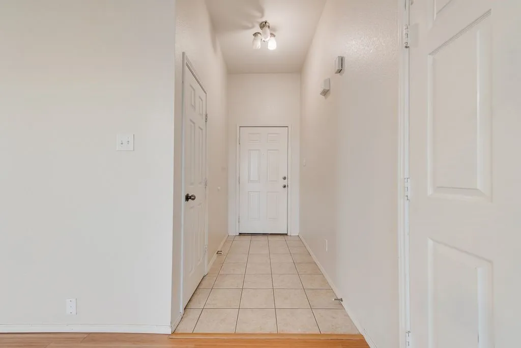 Single Family Residence For Sale in Tarrant County , 9320 Rhea Court, White Settlement, Texas 76108, 3 Bedroom, 2 Bathroom, 2 Garage spaces, 1,790 Sqft, built in 2003, Preowned, mls#21241437, Real Estate Agent in White Settlement, Homes For Sale in Tarrant county, Homes For Sale in White Settlement, Realtor in White Settlement Texas, Real Estate Brokerage Independent Realty Texas, Luminita Cordes Realtor