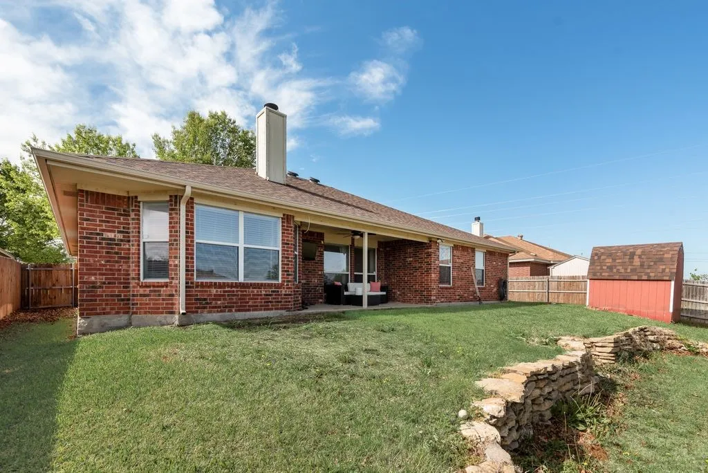Single Family Residence For Sale in Tarrant County , 9320 Rhea Court, White Settlement, Texas 76108, 3 Bedroom, 2 Bathroom, 2 Garage spaces, 1,790 Sqft, built in 2003, Preowned, mls#21241437, Real Estate Agent in White Settlement, Homes For Sale in Tarrant county, Homes For Sale in White Settlement, Realtor in White Settlement Texas, Real Estate Brokerage Independent Realty Texas, Luminita Cordes Realtor