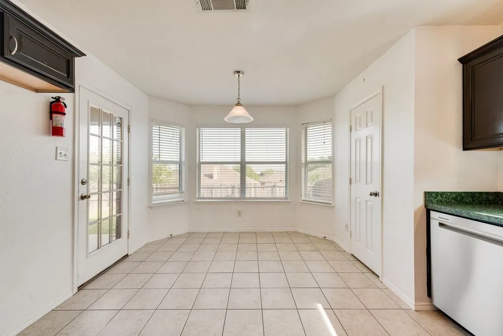 Single Family Residence For Sale in Tarrant County , 9320 Rhea Court, White Settlement, Texas 76108, 3 Bedroom, 2 Bathroom, 2 Garage spaces, 1,790 Sqft, built in 2003, Preowned, mls#21241437, Real Estate Agent in White Settlement, Homes For Sale in Tarrant county, Homes For Sale in White Settlement, Realtor in White Settlement Texas, Real Estate Brokerage Independent Realty Texas, Luminita Cordes Realtor