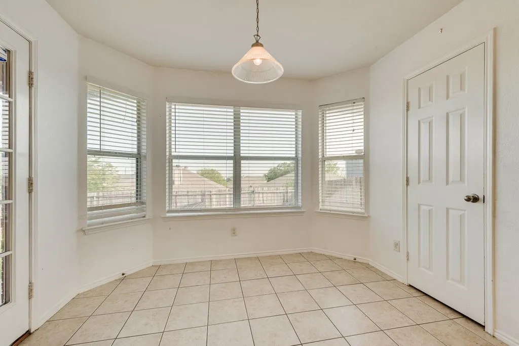 Single Family Residence For Sale in Tarrant County , 9320 Rhea Court, White Settlement, Texas 76108, 3 Bedroom, 2 Bathroom, 2 Garage spaces, 1,790 Sqft, built in 2003, Preowned, mls#21241437, Real Estate Agent in White Settlement, Homes For Sale in Tarrant county, Homes For Sale in White Settlement, Realtor in White Settlement Texas, Real Estate Brokerage Independent Realty Texas, Luminita Cordes Realtor