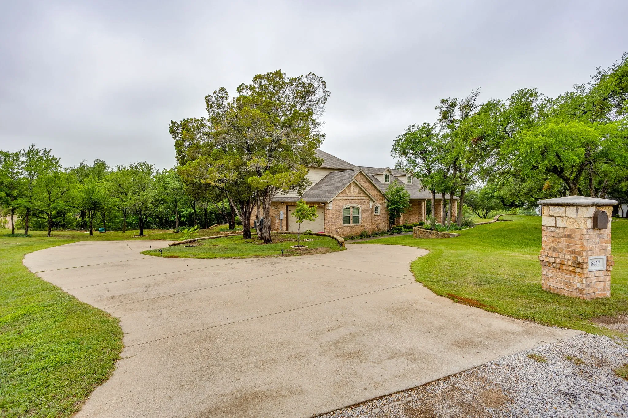 Single Family Residence For Sale in Hood County , 6417 Beacon Vista Circle, Granbury, Texas 76049, 4 Bedroom, 3 Bathroom, 2 Garage spaces, 2,819 Sqft, built in 2012, mls#21247586, Real Estate Agent in Granbury, Homes For Sale in Hood county, Homes For Sale in Granbury, Realtor in Granbury Texas, Real Estate Brokerage Independent Realty Texas, Luminita Cordes Realtor