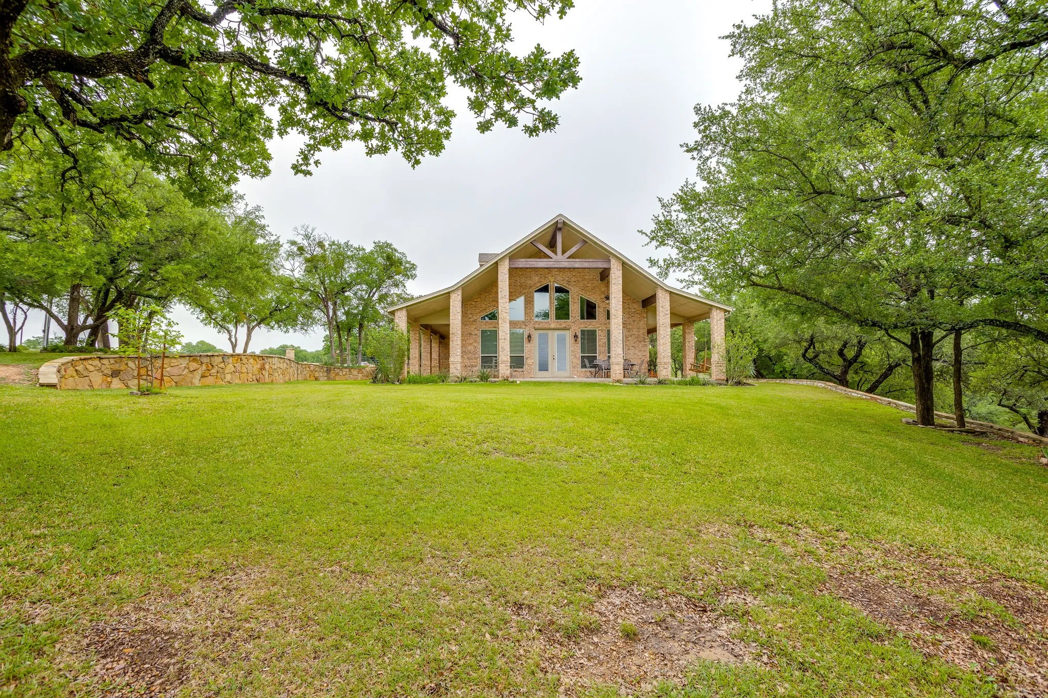 Single Family Residence For Sale in Hood County , 6417 Beacon Vista Circle, Granbury, Texas 76049, 4 Bedroom, 3 Bathroom, 2 Garage spaces, 2,819 Sqft, built in 2012, mls#21247586, Real Estate Agent in Granbury, Homes For Sale in Hood county, Homes For Sale in Granbury, Realtor in Granbury Texas, Real Estate Brokerage Independent Realty Texas, Luminita Cordes Realtor