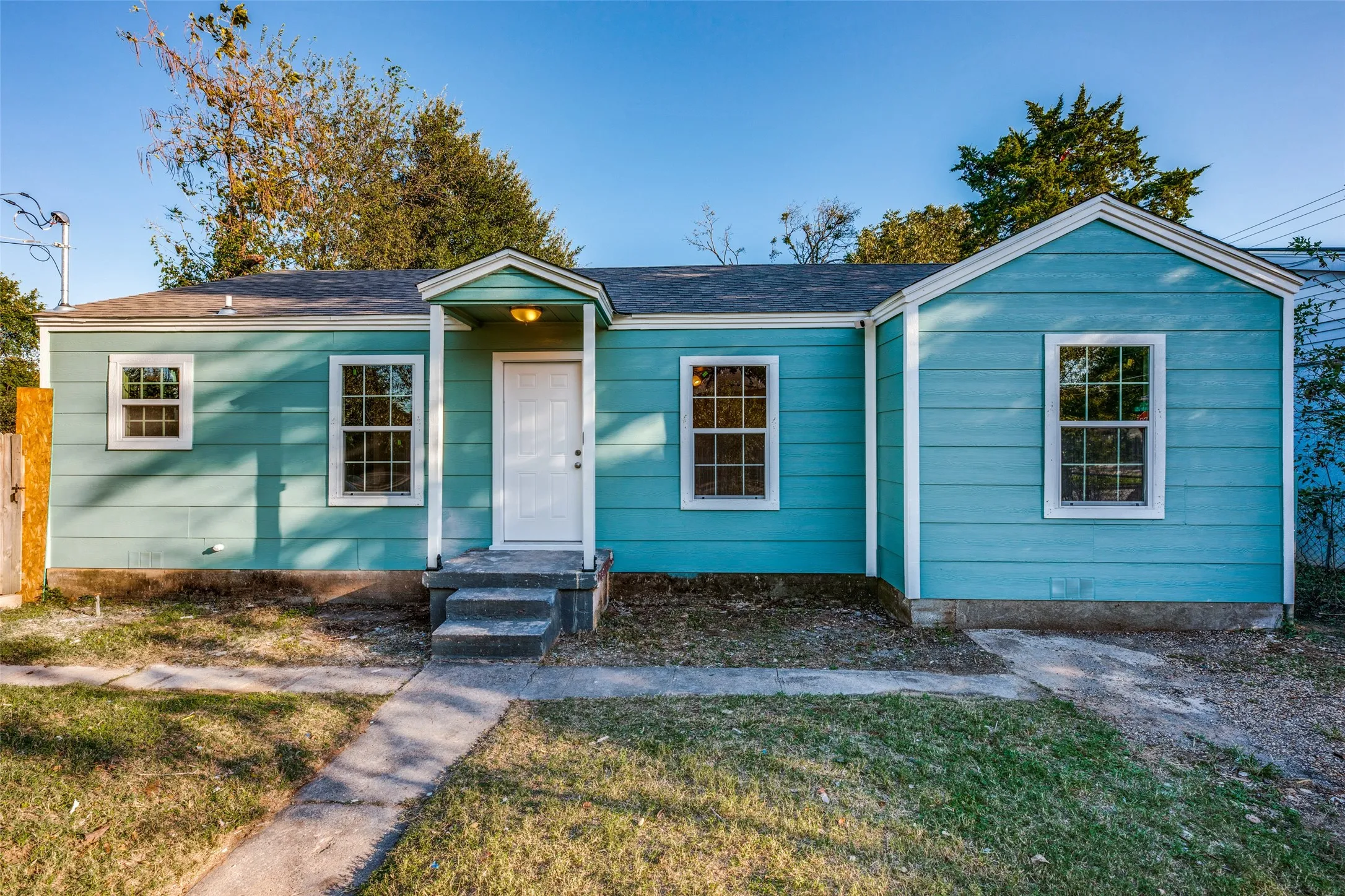 Single Family Residence For Sale in Dallas County , 4206 Robert L Parish Sr Avenue, Dallas, Texas 75210, 4 Bedrooms, 2 Bathrooms, Garage spaces, 1,300 Sqft, built in 1947, Preowned, Price $209,900, mls#21245487, Real Estate Agent in Dallas, Homes For Sale in Dallas county, Homes For Sale in Dallas, Realtor in Dallas Texas, Real Estate Brokerage Independent Realty Texas, Luminita Cordes Realtor