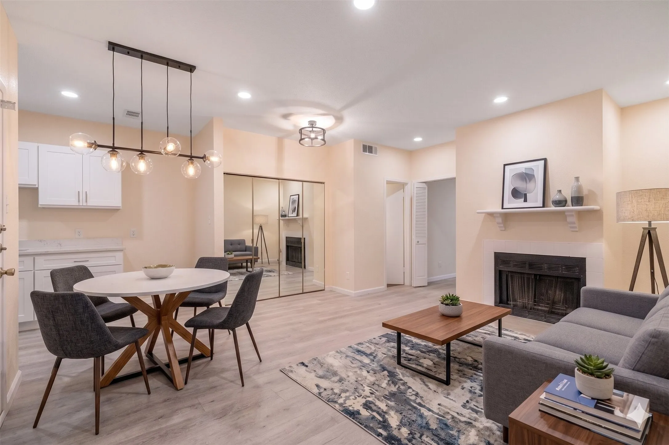 Condominium For Sale in Dallas County , 5550 Spring Valley Road H23, Dallas, Texas 75254, 1 Bedroom, 1 Bathroom, Garage spaces, 545 Sqft, built in 1983, mls#21246016, Real Estate Agent in Dallas, Homes For Sale in Dallas county, Homes For Sale in Dallas, Realtor in Dallas Texas, Real Estate Brokerage Independent Realty Texas, Luminita Cordes Realtor