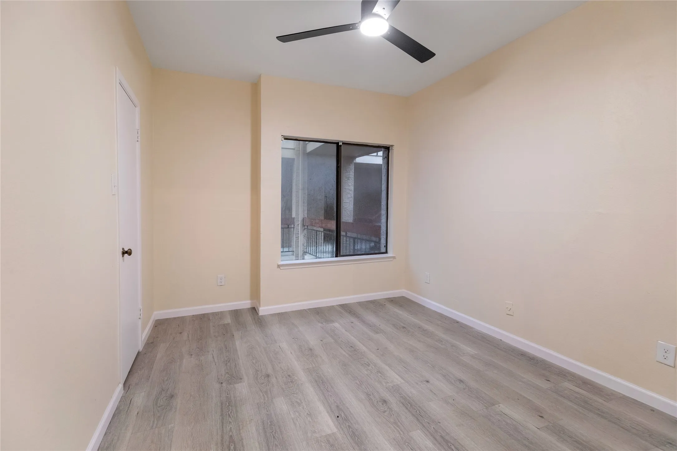 Condominium For Sale in Dallas County , 5550 Spring Valley Road H23, Dallas, Texas 75254, 1 Bedroom, 1 Bathroom, Garage spaces, 545 Sqft, built in 1983, mls#21246016, Real Estate Agent in Dallas, Homes For Sale in Dallas county, Homes For Sale in Dallas, Realtor in Dallas Texas, Real Estate Brokerage Independent Realty Texas, Luminita Cordes Realtor