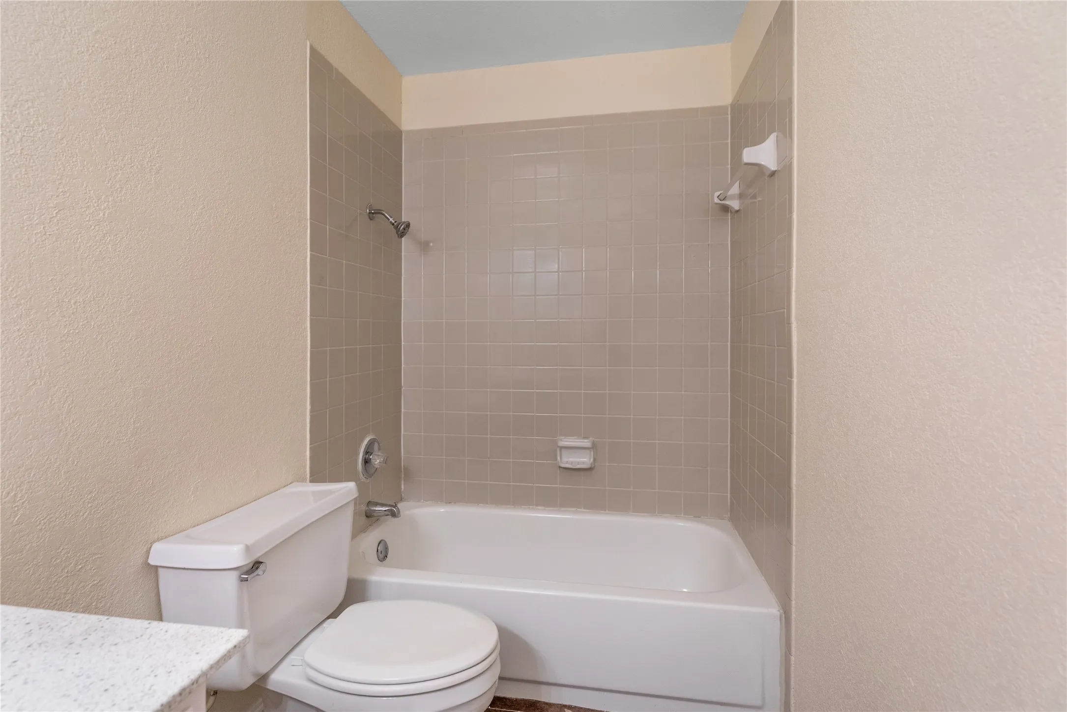 Condominium For Sale in Dallas County , 5550 Spring Valley Road H23, Dallas, Texas 75254, 1 Bedroom, 1 Bathroom, Garage spaces, 545 Sqft, built in 1983, mls#21246016, Real Estate Agent in Dallas, Homes For Sale in Dallas county, Homes For Sale in Dallas, Realtor in Dallas Texas, Real Estate Brokerage Independent Realty Texas, Luminita Cordes Realtor