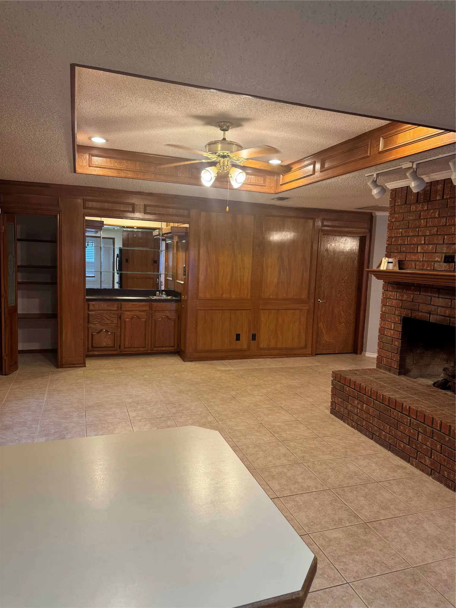 Single Family Residence For Sale in Tarrant County , 713 Ashley Drive, Hurst, Texas 76054, 3 Bedrooms, 2 Bathrooms, 2 Garage spaces, 2,021 Sqft, built in 1988, Preowned, Price $455,000, mls#21249052, Real Estate Agent in Hurst, Homes For Sale in Tarrant county, Homes For Sale in Hurst, Realtor in Hurst Texas, Real Estate Brokerage Independent Realty Texas, Luminita Cordes Realtor
