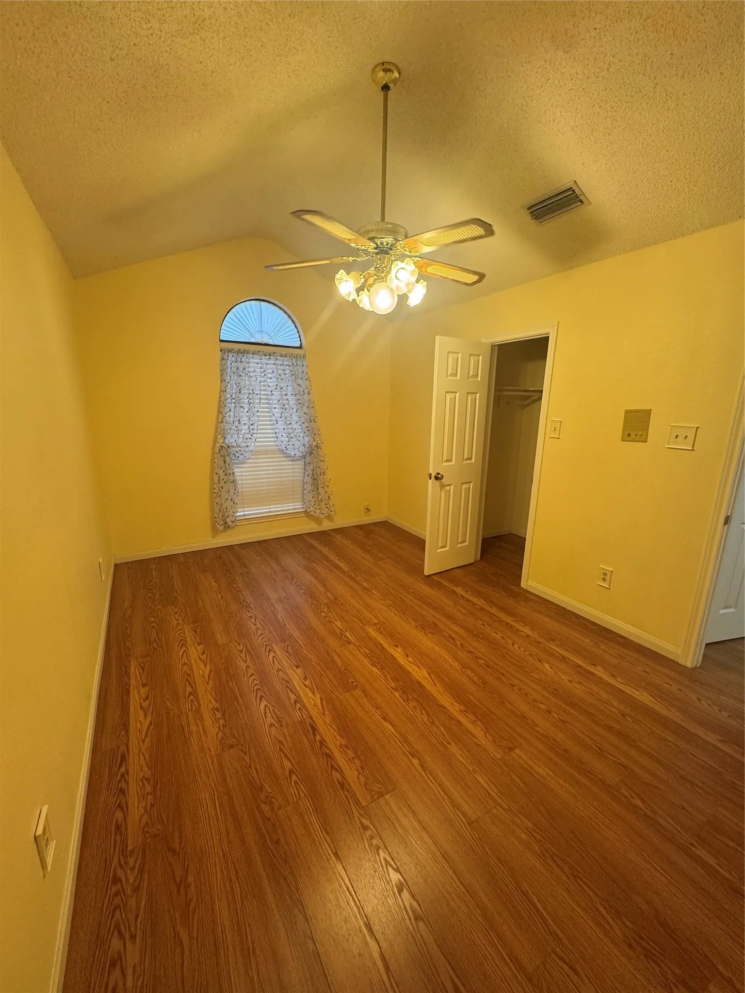 Single Family Residence For Sale in Tarrant County , 713 Ashley Drive, Hurst, Texas 76054, 3 Bedrooms, 2 Bathrooms, 2 Garage spaces, 2,021 Sqft, built in 1988, Preowned, Price $455,000, mls#21249052, Real Estate Agent in Hurst, Homes For Sale in Tarrant county, Homes For Sale in Hurst, Realtor in Hurst Texas, Real Estate Brokerage Independent Realty Texas, Luminita Cordes Realtor