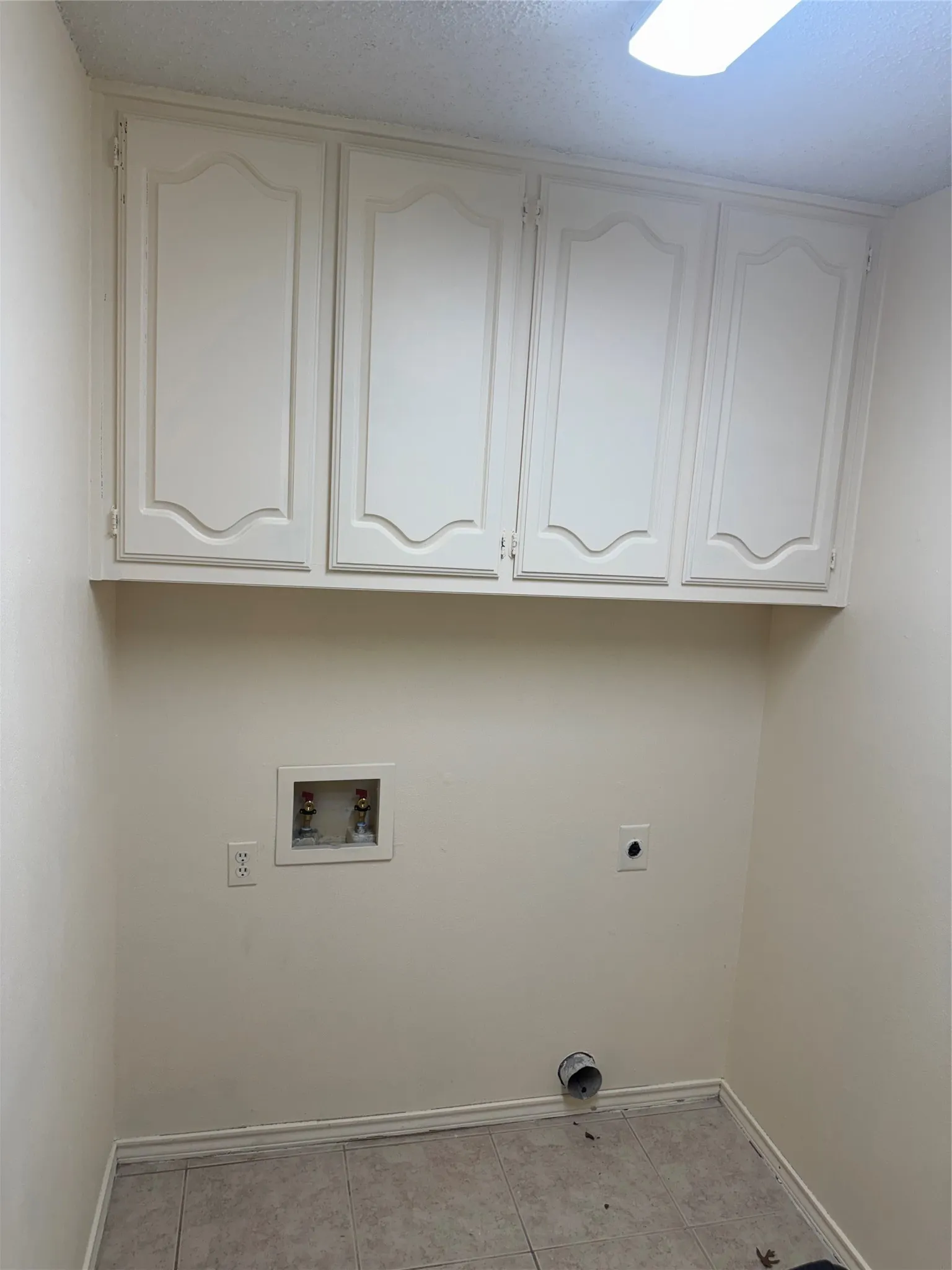 Single Family Residence For Sale in Tarrant County , 713 Ashley Drive, Hurst, Texas 76054, 3 Bedrooms, 2 Bathrooms, 2 Garage spaces, 2,021 Sqft, built in 1988, Preowned, Price $455,000, mls#21249052, Real Estate Agent in Hurst, Homes For Sale in Tarrant county, Homes For Sale in Hurst, Realtor in Hurst Texas, Real Estate Brokerage Independent Realty Texas, Luminita Cordes Realtor