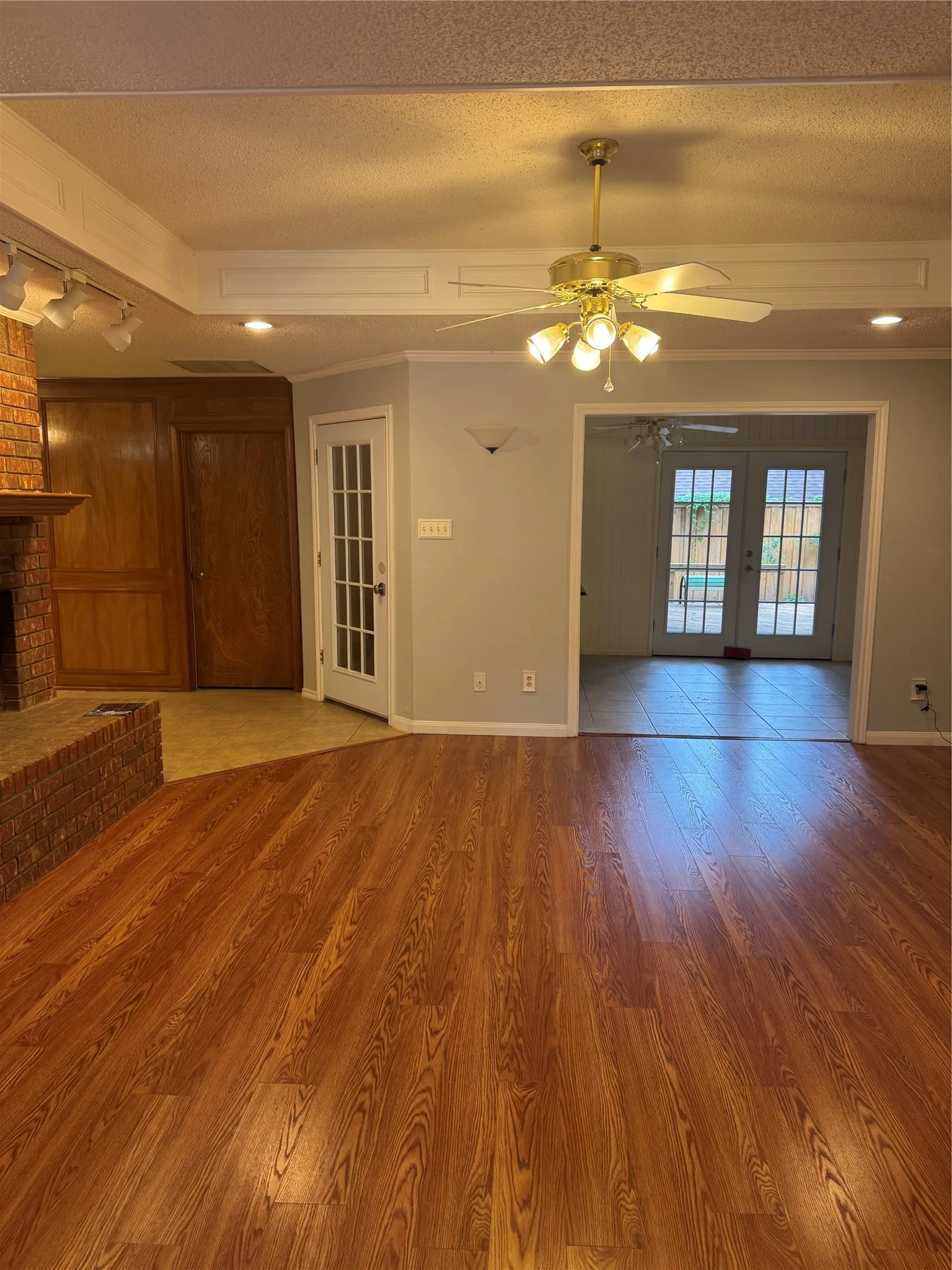 Single Family Residence For Sale in Tarrant County , 713 Ashley Drive, Hurst, Texas 76054, 3 Bedrooms, 2 Bathrooms, 2 Garage spaces, 2,021 Sqft, built in 1988, Preowned, Price $455,000, mls#21249052, Real Estate Agent in Hurst, Homes For Sale in Tarrant county, Homes For Sale in Hurst, Realtor in Hurst Texas, Real Estate Brokerage Independent Realty Texas, Luminita Cordes Realtor