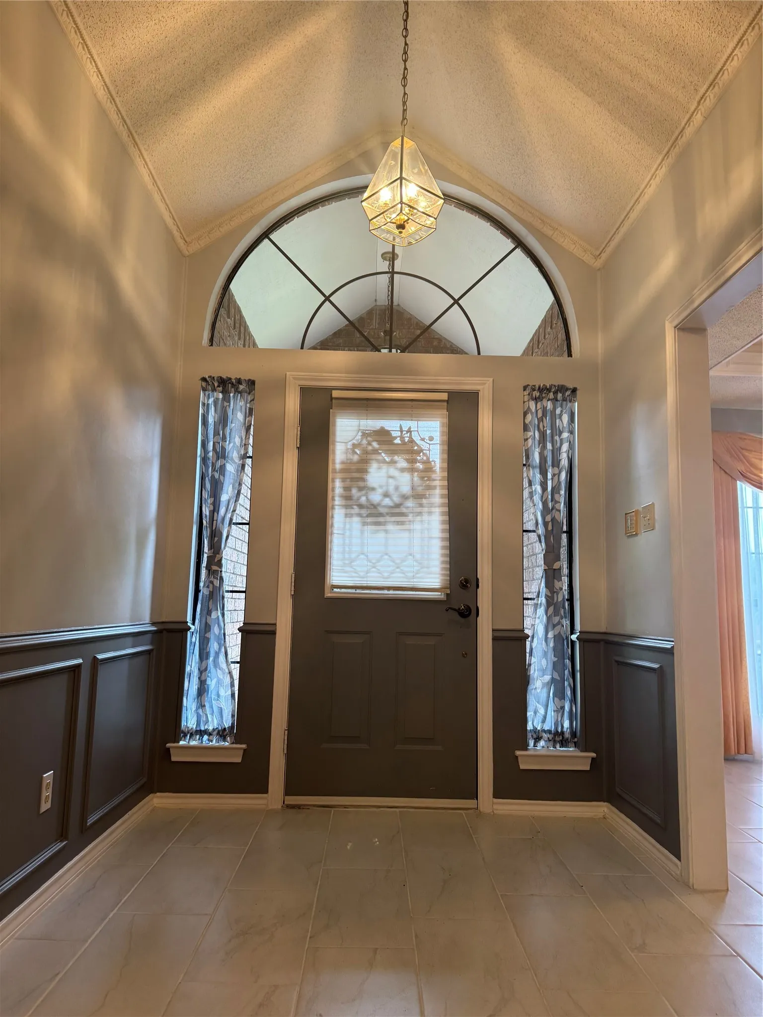 Single Family Residence For Sale in Tarrant County , 713 Ashley Drive, Hurst, Texas 76054, 3 Bedrooms, 2 Bathrooms, 2 Garage spaces, 2,021 Sqft, built in 1988, Preowned, Price $455,000, mls#21249052, Real Estate Agent in Hurst, Homes For Sale in Tarrant county, Homes For Sale in Hurst, Realtor in Hurst Texas, Real Estate Brokerage Independent Realty Texas, Luminita Cordes Realtor