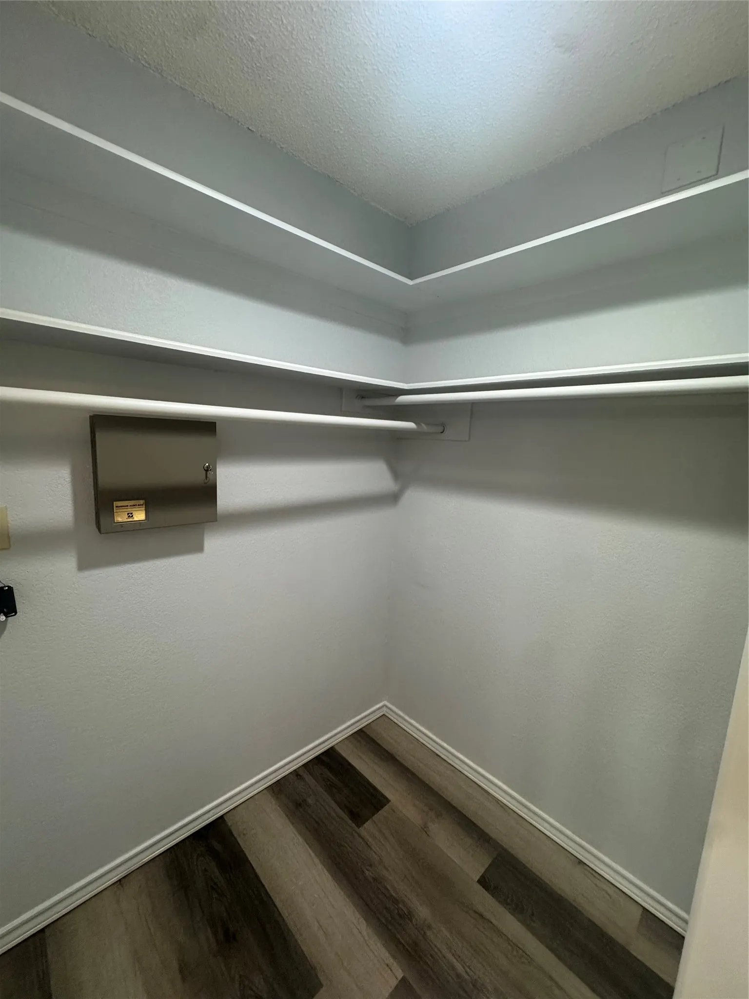 Single Family Residence For Sale in Tarrant County , 713 Ashley Drive, Hurst, Texas 76054, 3 Bedrooms, 2 Bathrooms, 2 Garage spaces, 2,021 Sqft, built in 1988, Preowned, Price $455,000, mls#21249052, Real Estate Agent in Hurst, Homes For Sale in Tarrant county, Homes For Sale in Hurst, Realtor in Hurst Texas, Real Estate Brokerage Independent Realty Texas, Luminita Cordes Realtor