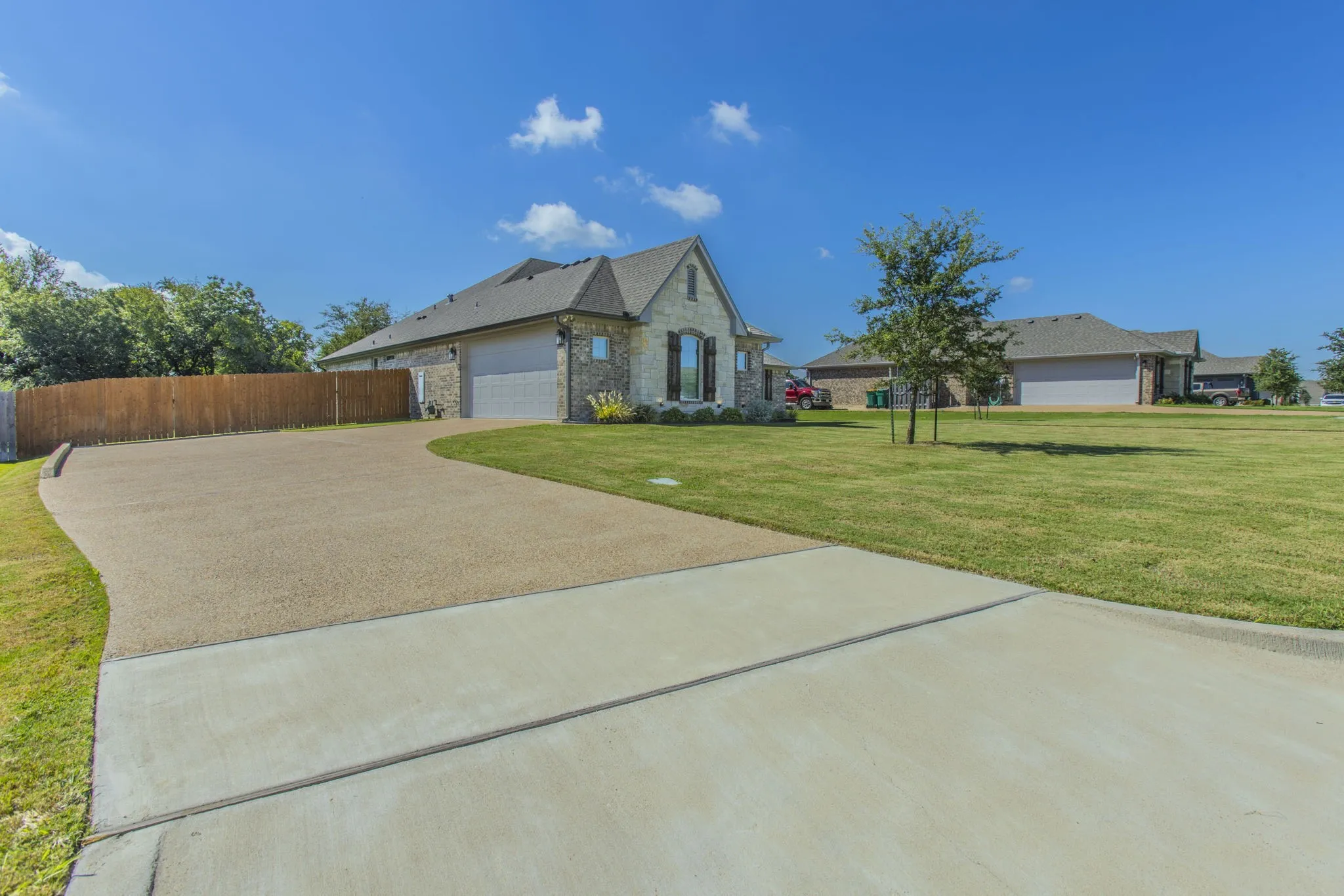 Single Family Residence For Sale in Mc Lennan County , 233 Fox Run Lane, Robinson, Texas 76706, 4 Bedroom, 3 Bathroom, 2 Garage spaces, 2,595 Sqft, built in 2022, Preowned, mls#21248900, Real Estate Agent in Robinson, Homes For Sale in Mc Lennan county, Homes For Sale in Robinson, Realtor in Robinson Texas, Real Estate Brokerage Independent Realty Texas, Luminita Cordes Realtor