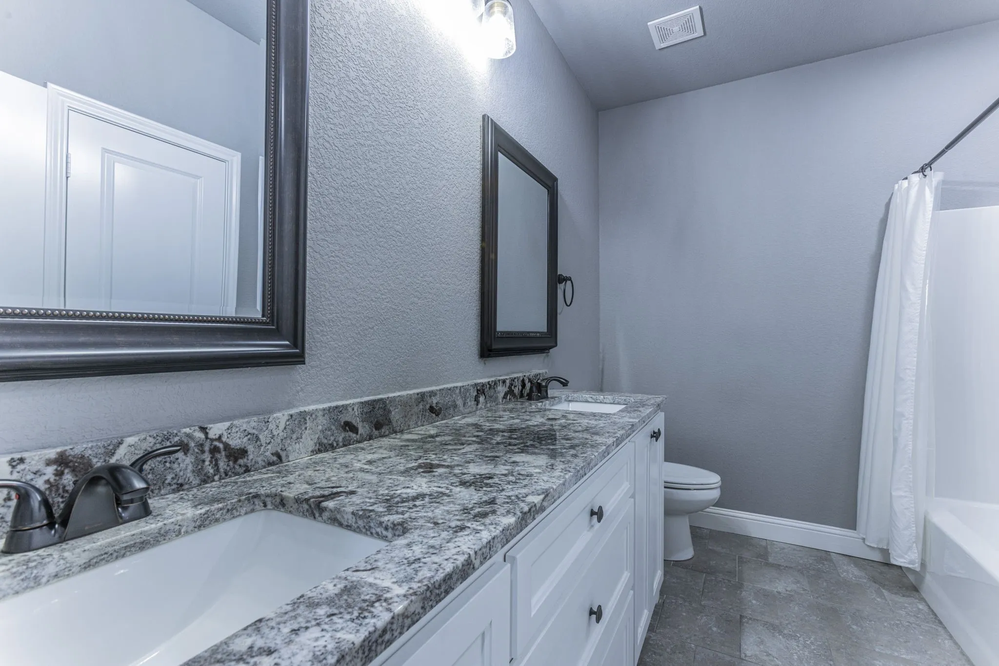 Single Family Residence For Sale in Mc Lennan County , 233 Fox Run Lane, Robinson, Texas 76706, 4 Bedroom, 3 Bathroom, 2 Garage spaces, 2,595 Sqft, built in 2022, Preowned, mls#21248900, Real Estate Agent in Robinson, Homes For Sale in Mc Lennan county, Homes For Sale in Robinson, Realtor in Robinson Texas, Real Estate Brokerage Independent Realty Texas, Luminita Cordes Realtor