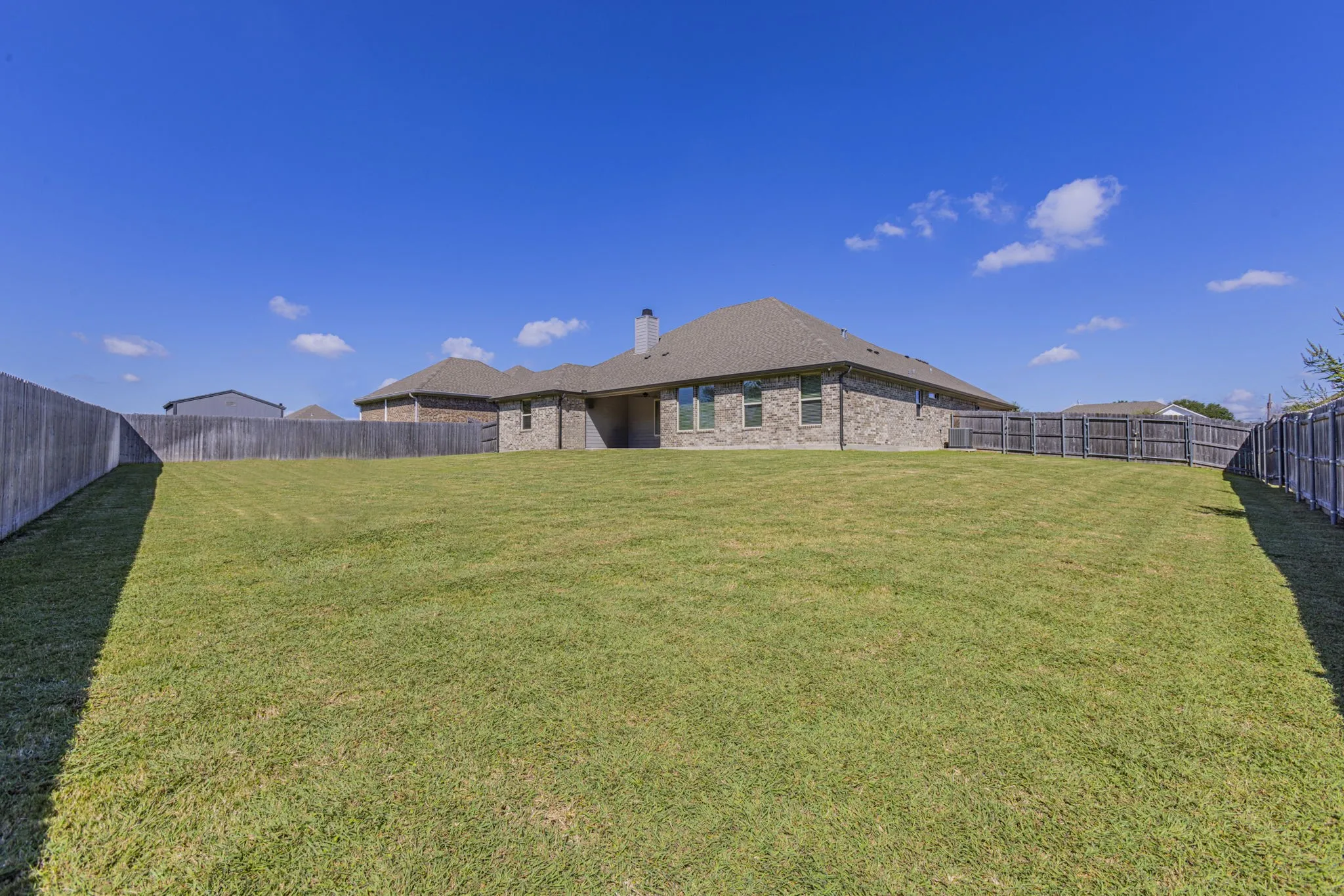 Single Family Residence For Sale in Mc Lennan County , 233 Fox Run Lane, Robinson, Texas 76706, 4 Bedroom, 3 Bathroom, 2 Garage spaces, 2,595 Sqft, built in 2022, Preowned, mls#21248900, Real Estate Agent in Robinson, Homes For Sale in Mc Lennan county, Homes For Sale in Robinson, Realtor in Robinson Texas, Real Estate Brokerage Independent Realty Texas, Luminita Cordes Realtor